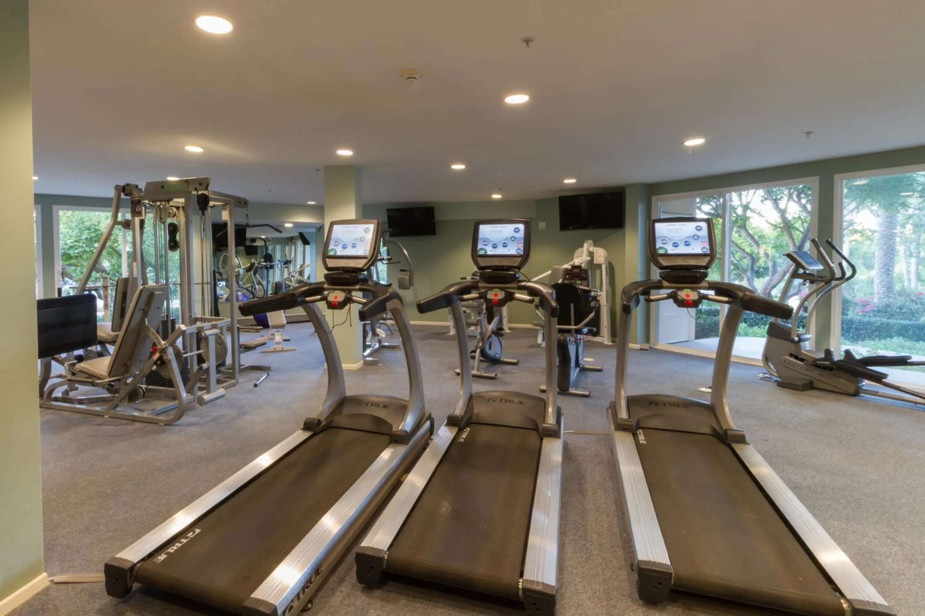 Fitness centre/facilities in Grand Pacific Palisades Resort