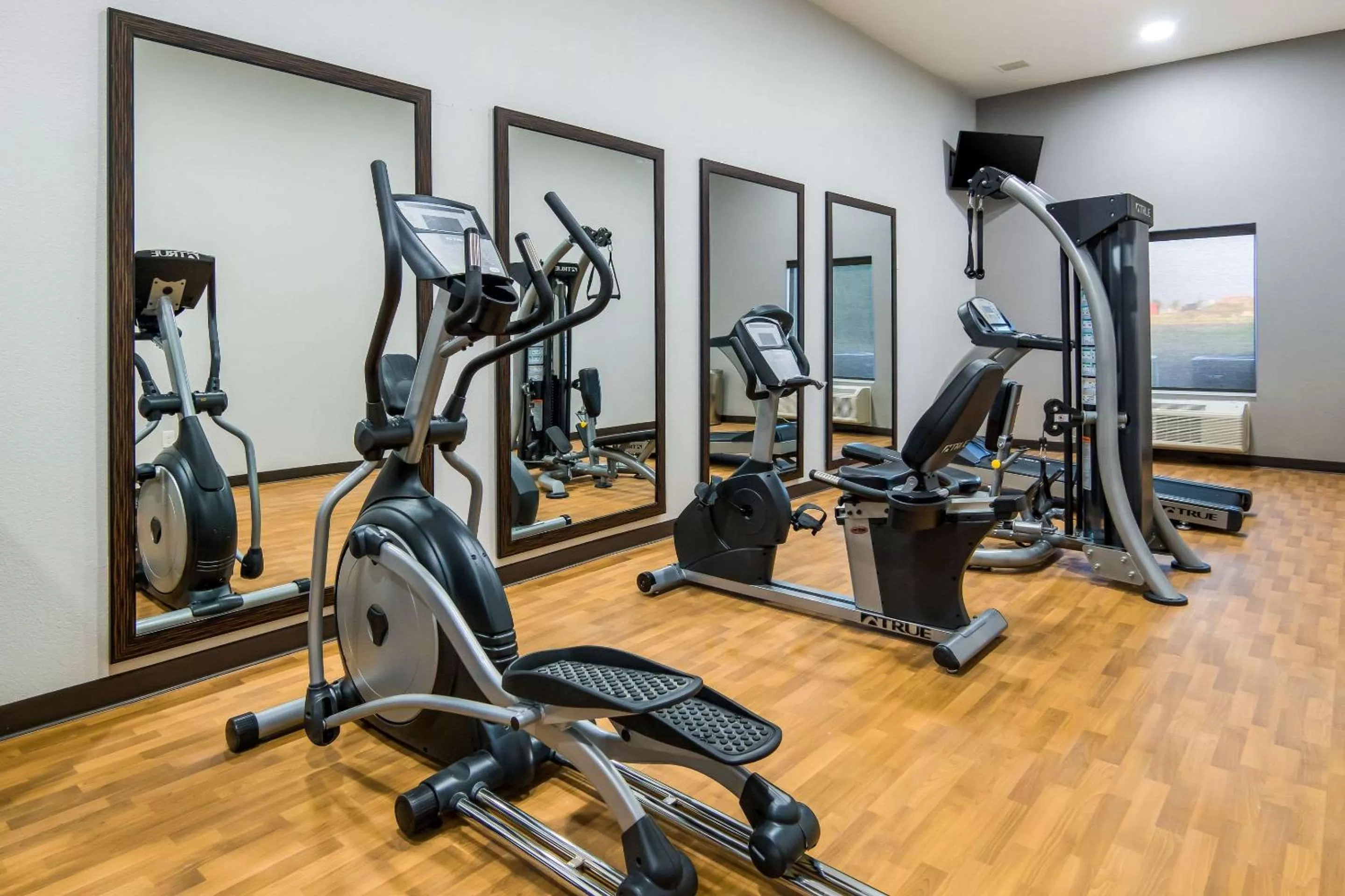 Fitness centre/facilities in Comfort Suites DeSoto Dallas South