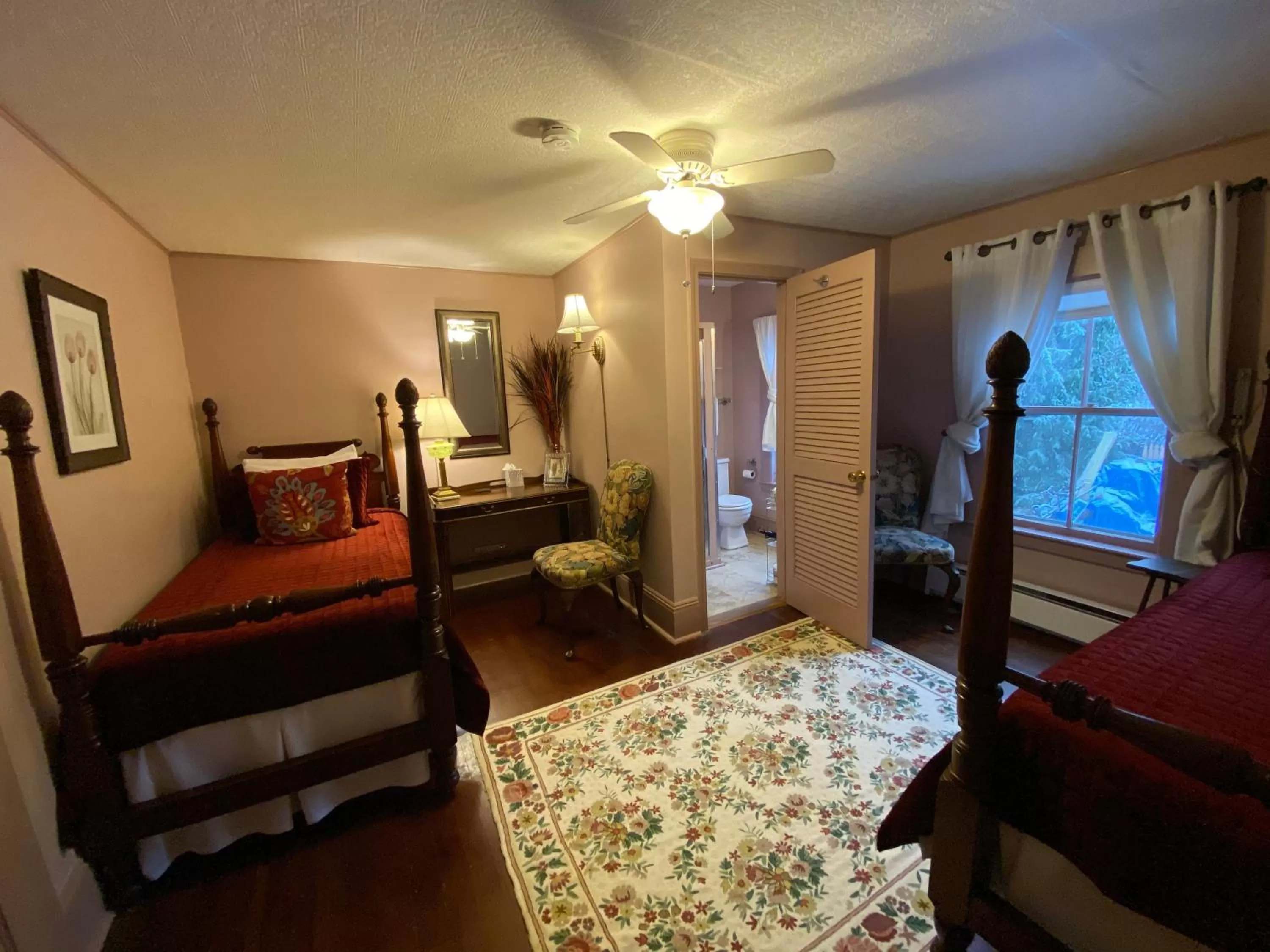 Bed in Follansbee Inn