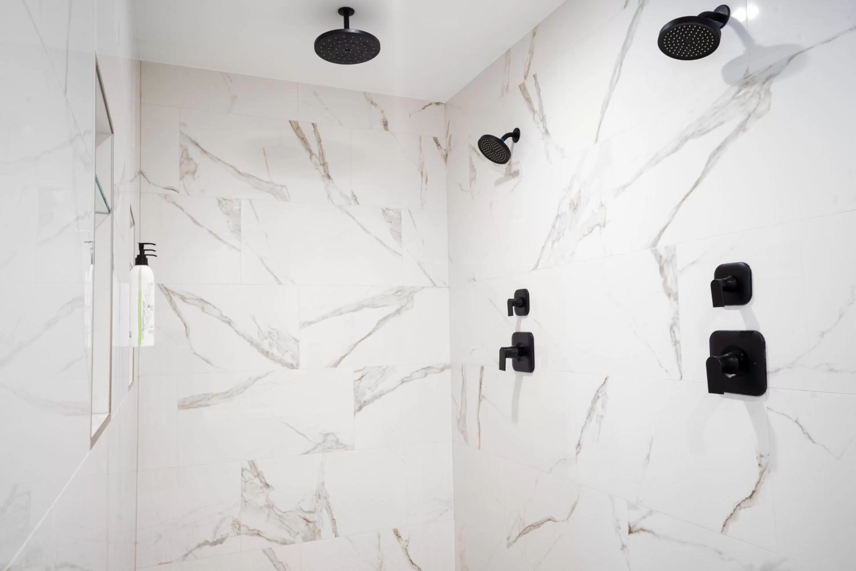 Bathroom in SpringHill Suites by Marriott Chicago Chinatown