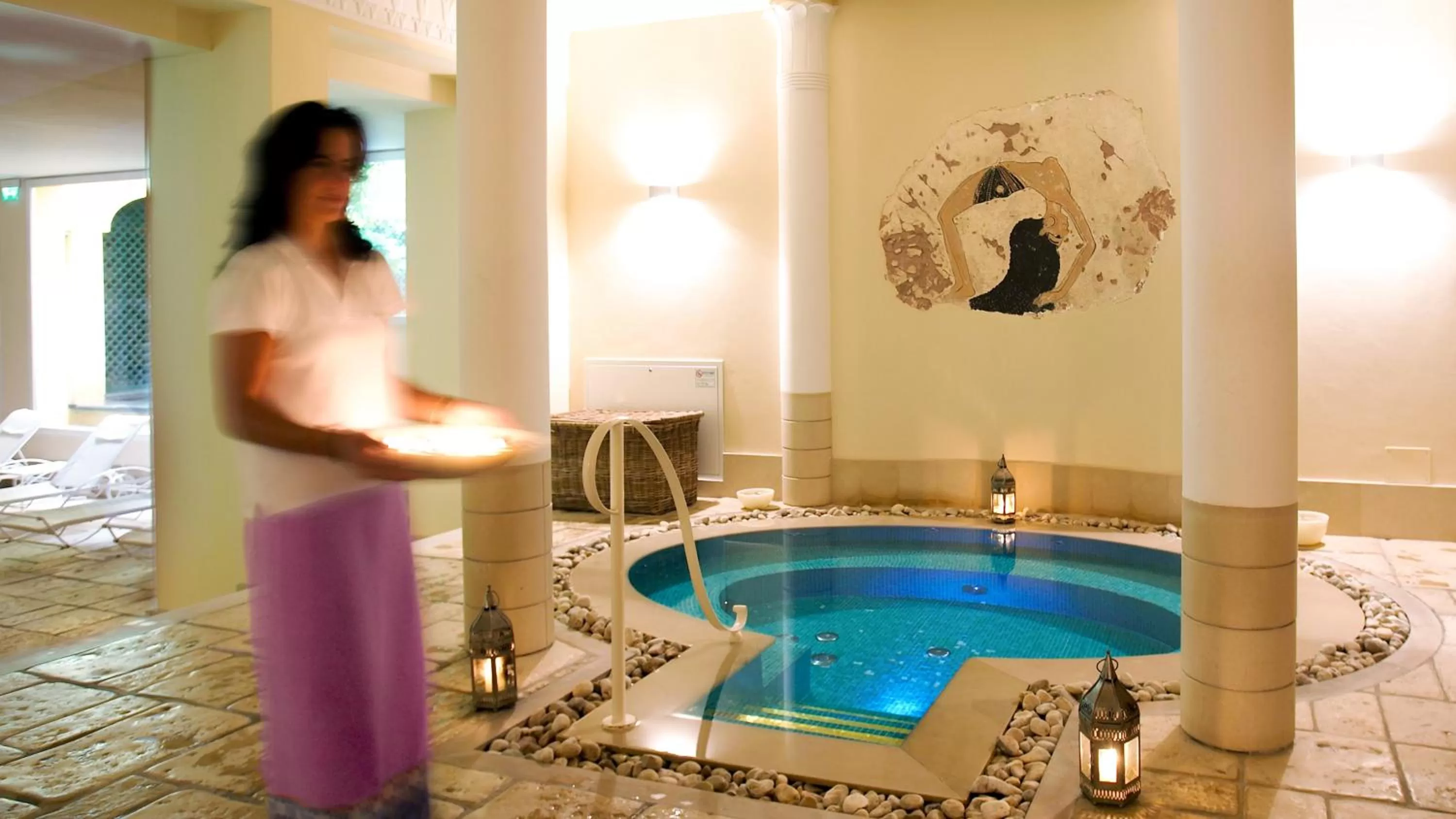 Hot Tub in Hotel Victoria & Iside Spa