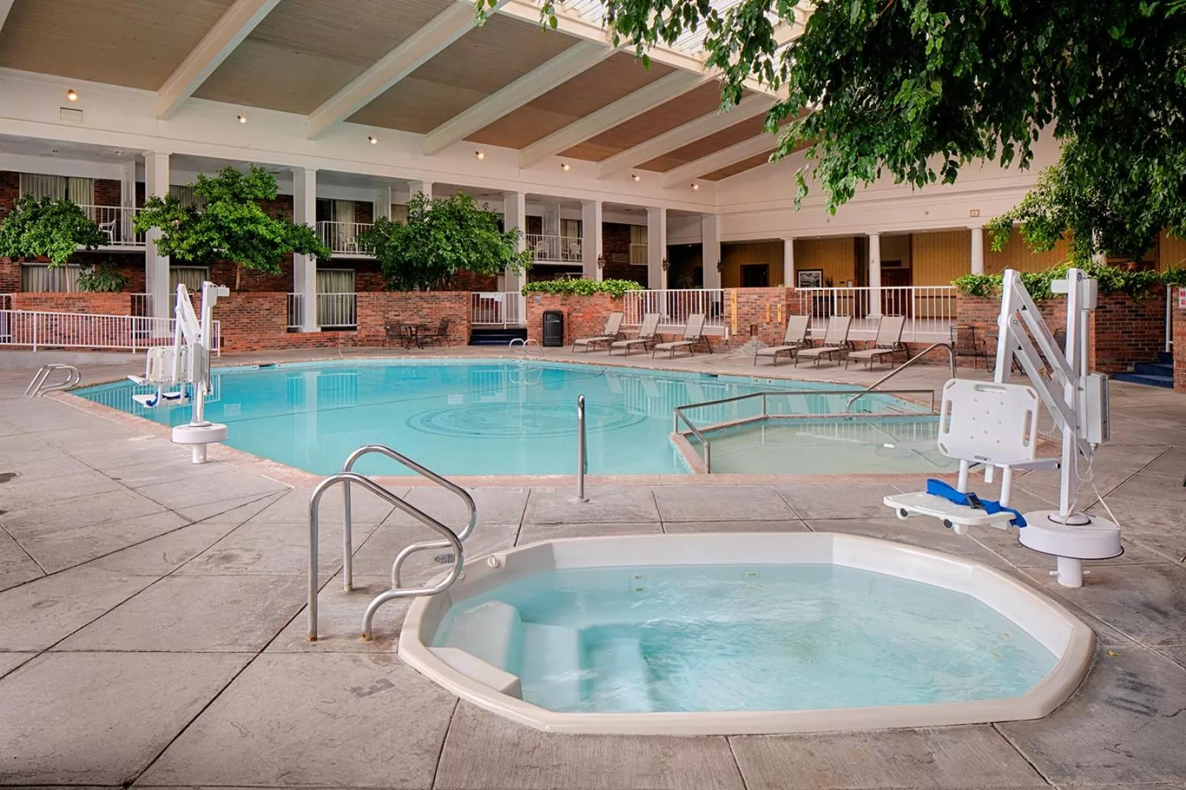 Swimming pool in Red Lion Hotel Pocatello