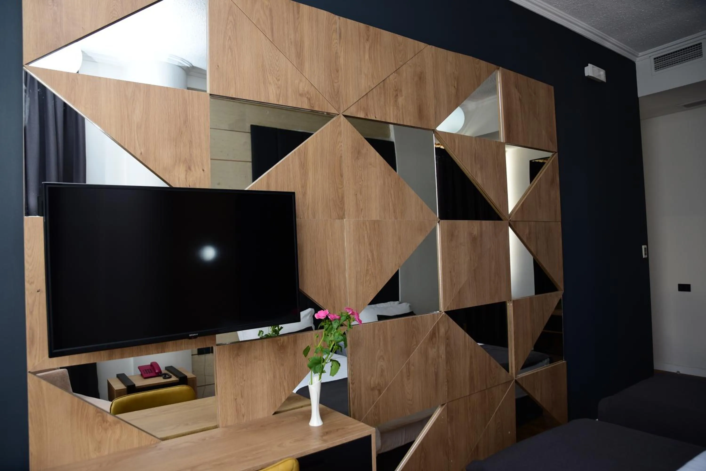 Communal lounge/ TV room in Hotel Comfort