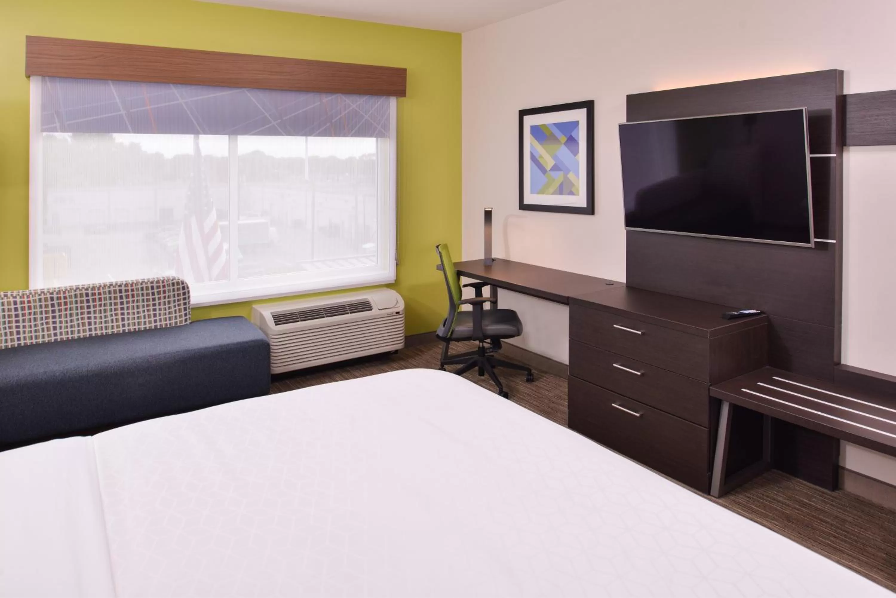 Photo of the whole room, Bed in Holiday Inn Express & Suites - Mall of America - MSP Airport by IHG