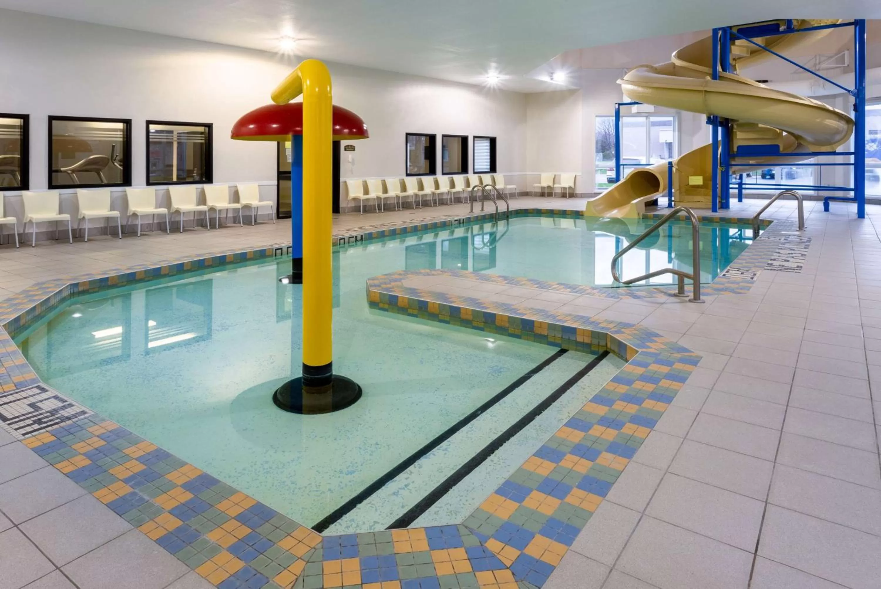Swimming pool in Super 8 by Wyndham Trois-Rivieres