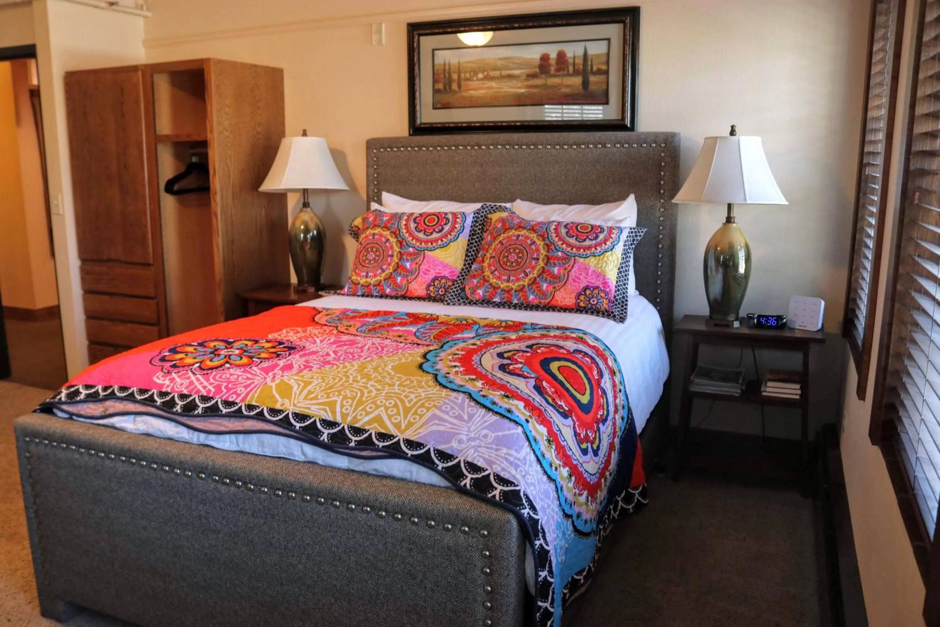 Bed in Iowa House Historic Inn