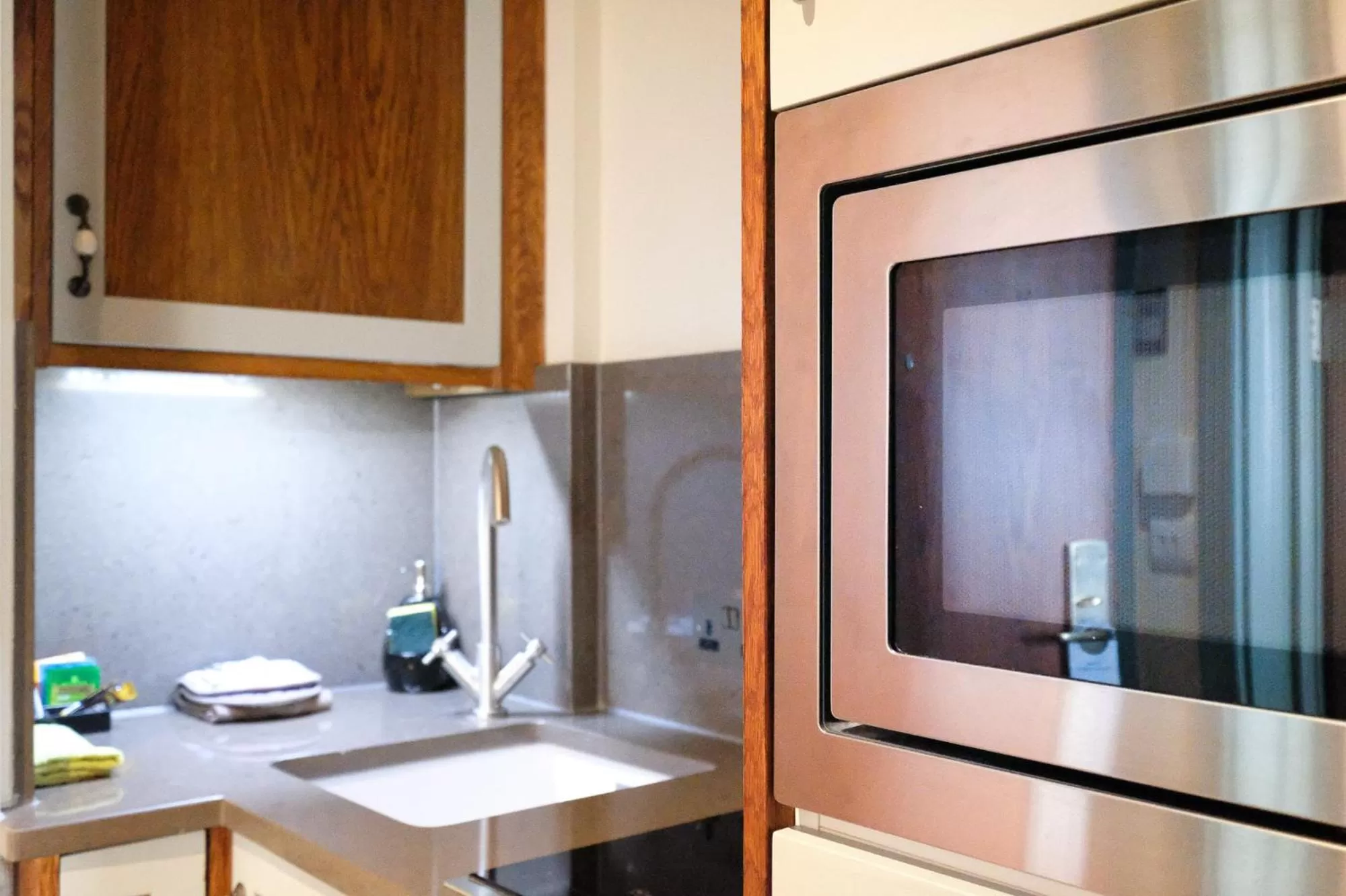 Kitchen or kitchenette in Morton Hotel