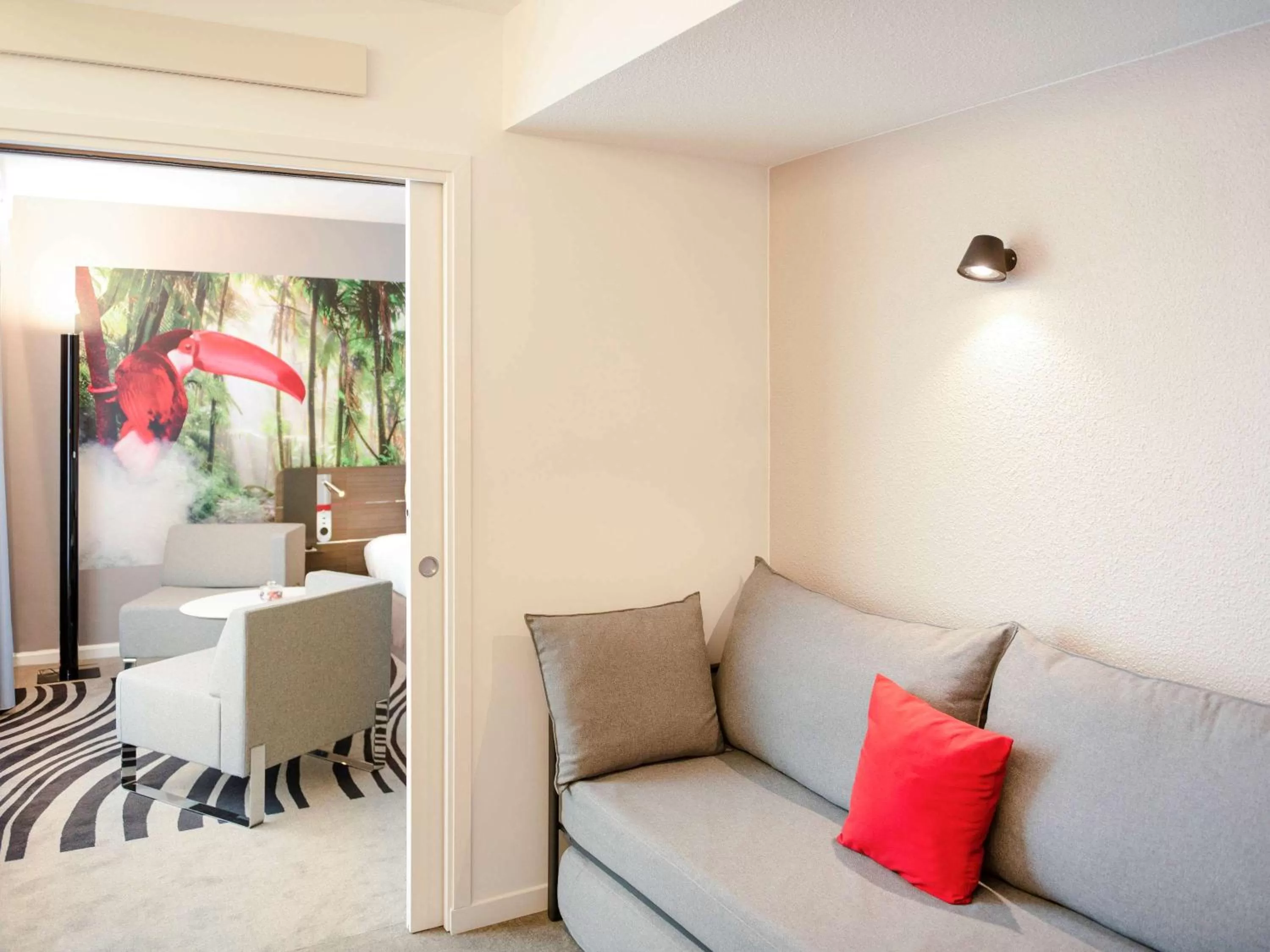 Photo of the whole room in Novotel Lyon Gerland Musée des Confluences