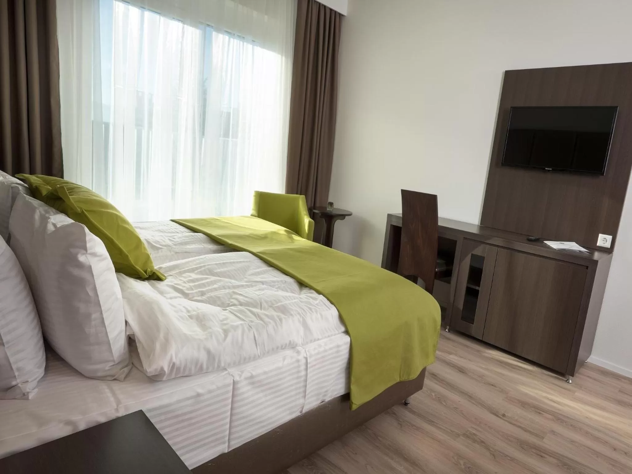 Photo of the whole room, Bed in Boutique Hotel Bellevue Rheinfelden / Basel