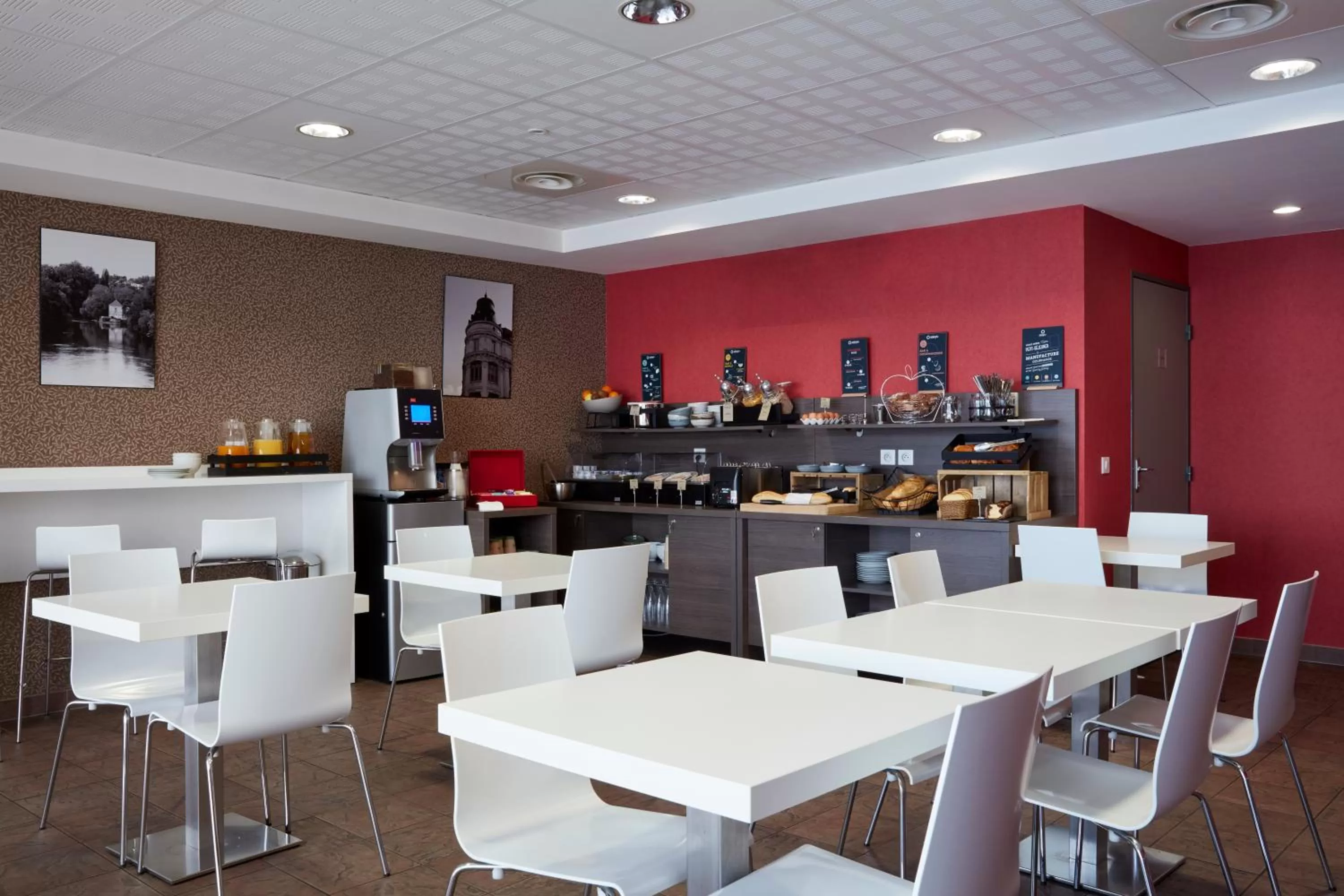 Breakfast in Aparthotel Adagio Access Poitiers