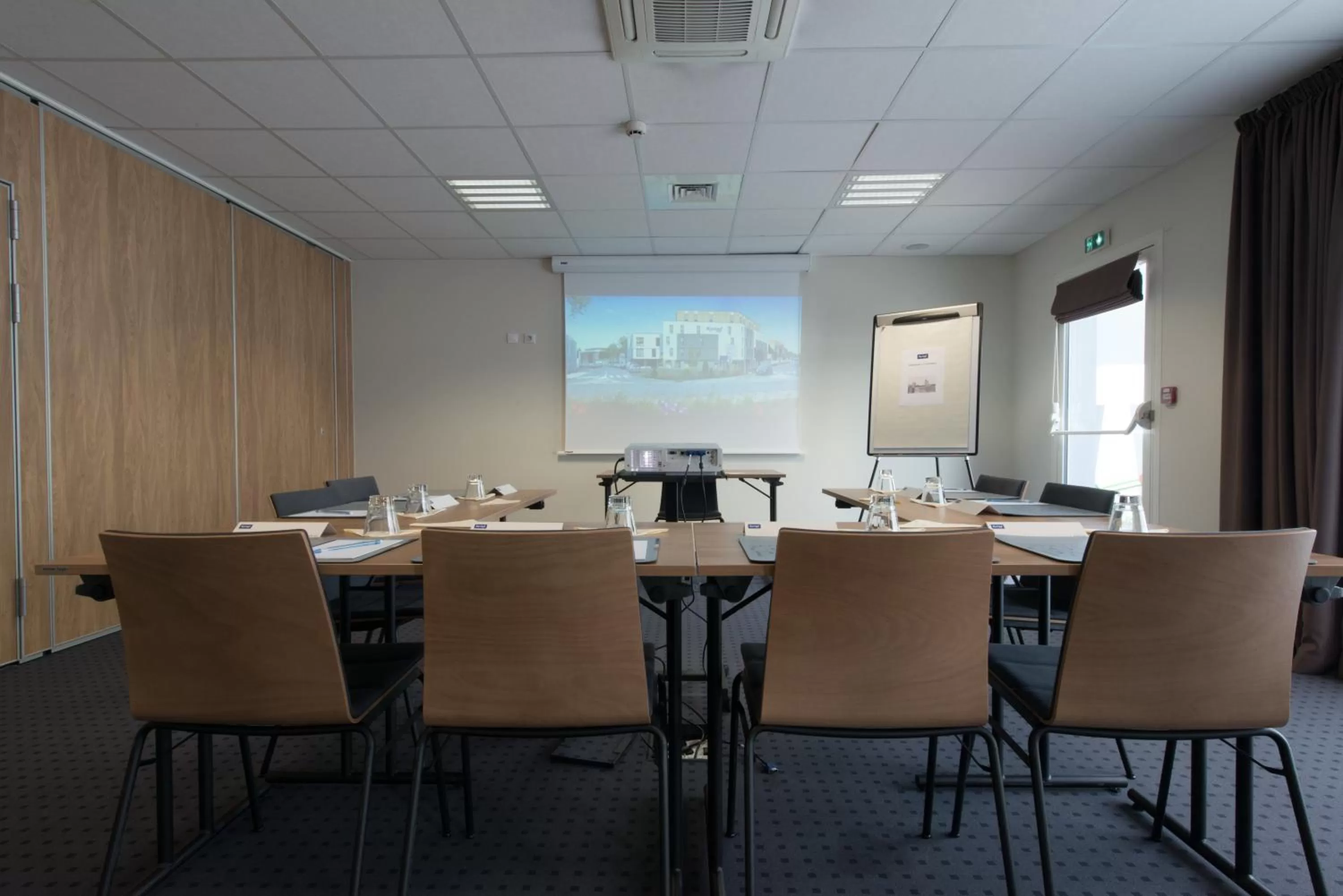 Meeting/conference room in ibis Styles La Rochelle Centre les Minimes