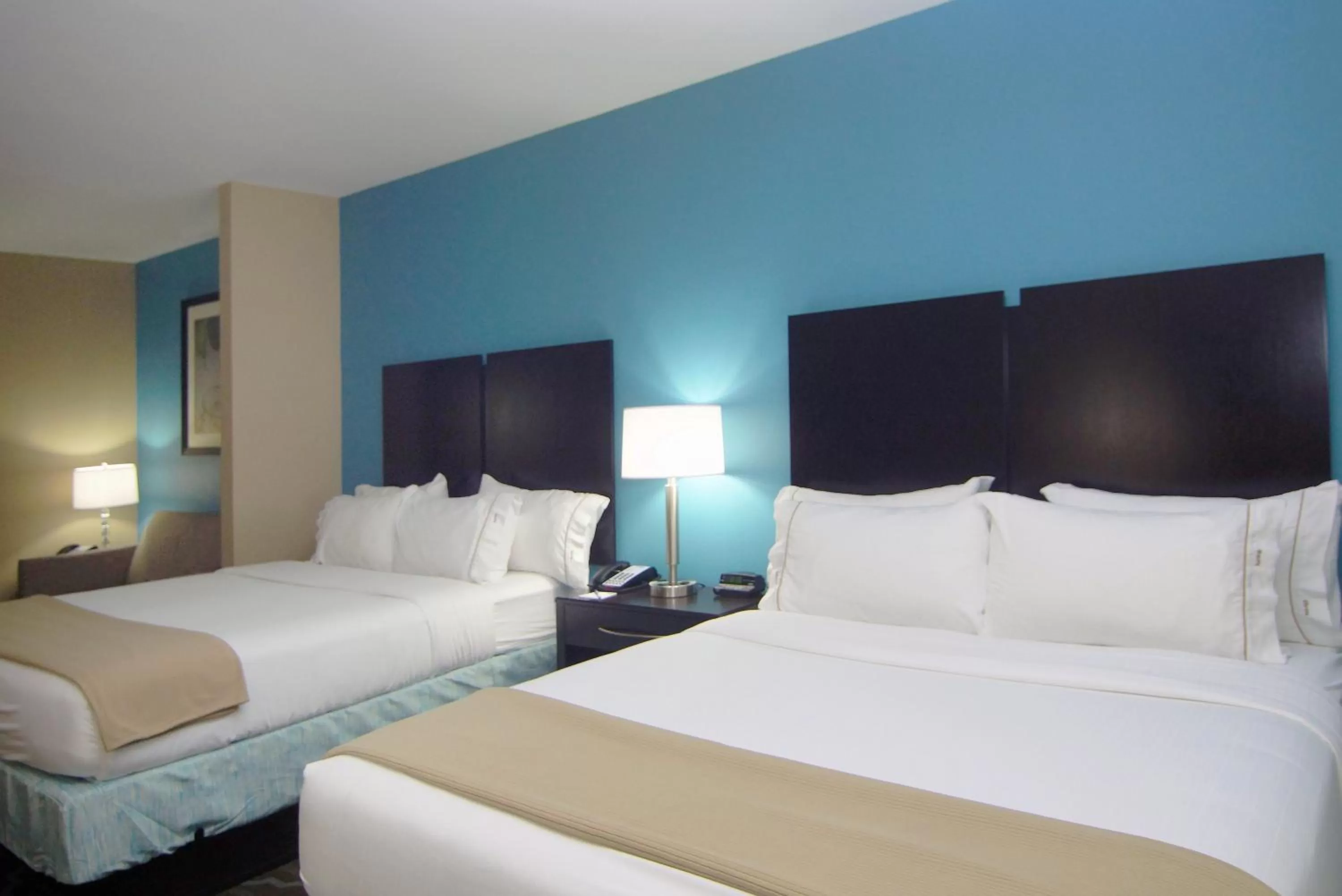 Photo of the whole room, Bed in Holiday Inn Express Hotels & Suites Cuero by IHG