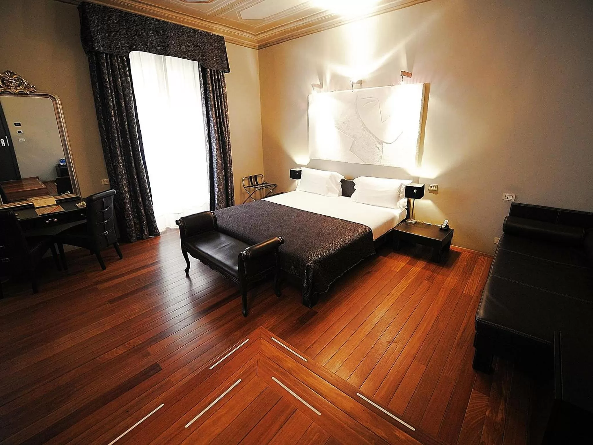 Photo of the whole room, Bed in Borghese Palace Art Hotel
