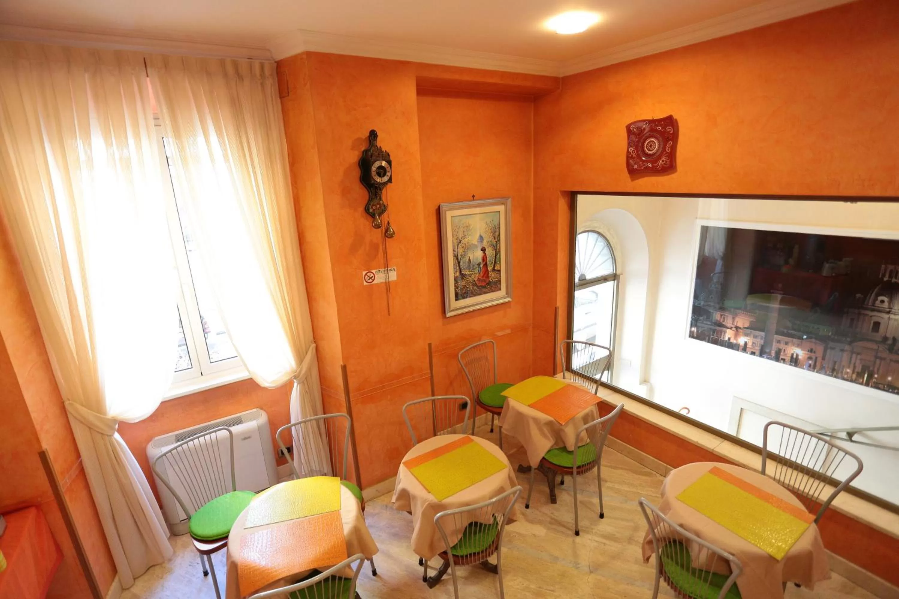 Communal lounge/ TV room in Hotel Kent