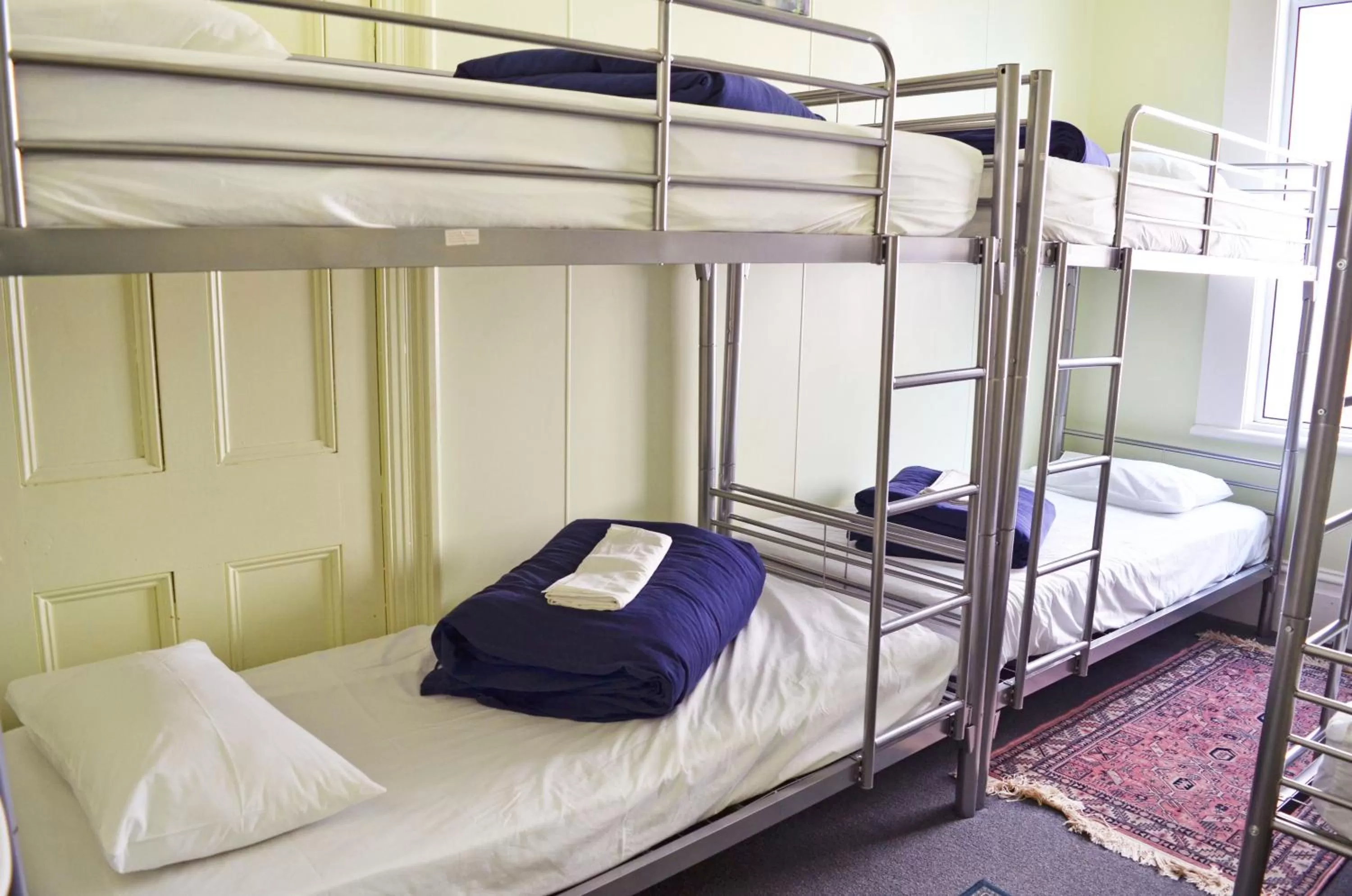 Bedroom, Bunk Bed in Braemar House B&B and YHA Hostel