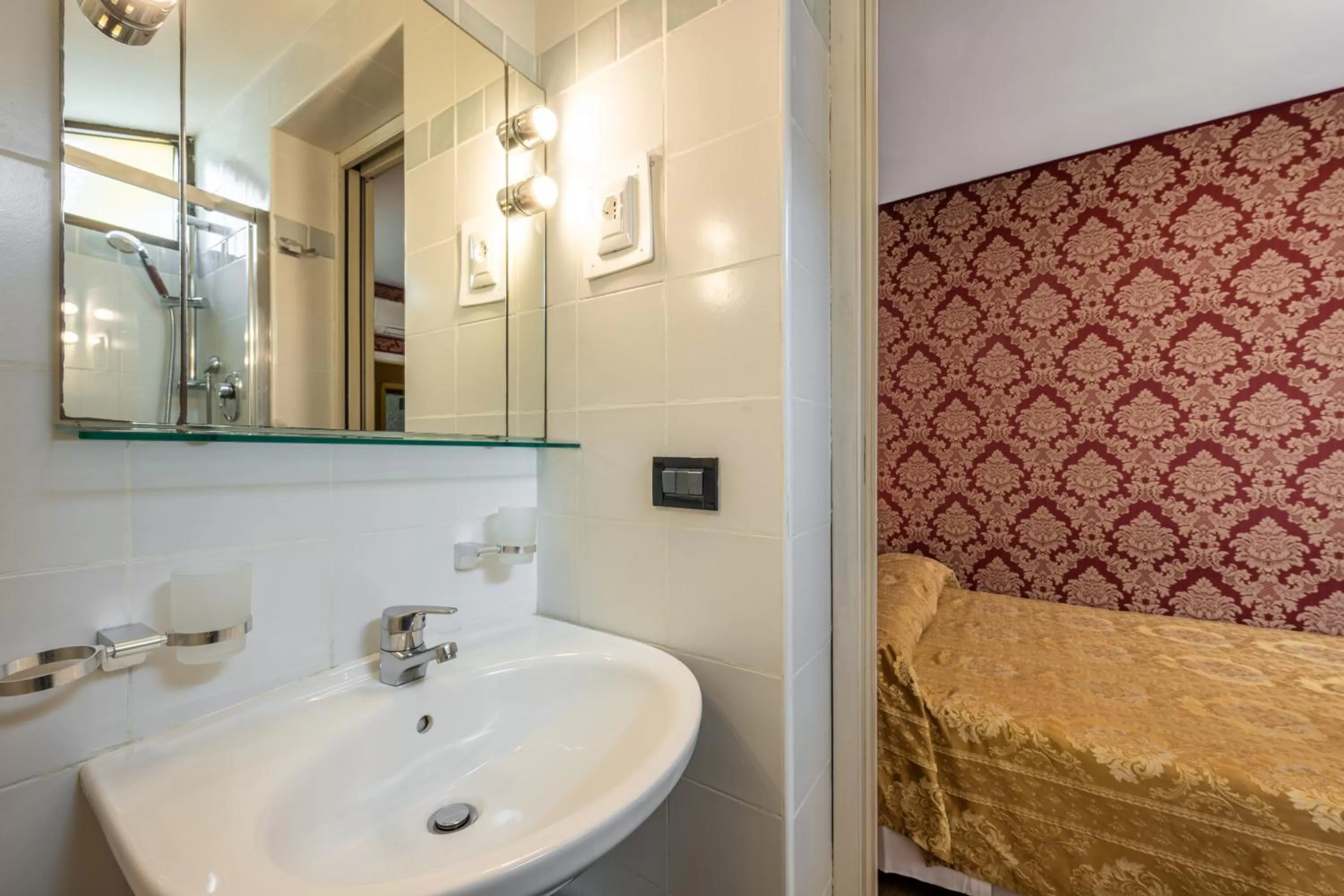 Bathroom in Hotel Apostoli Garden