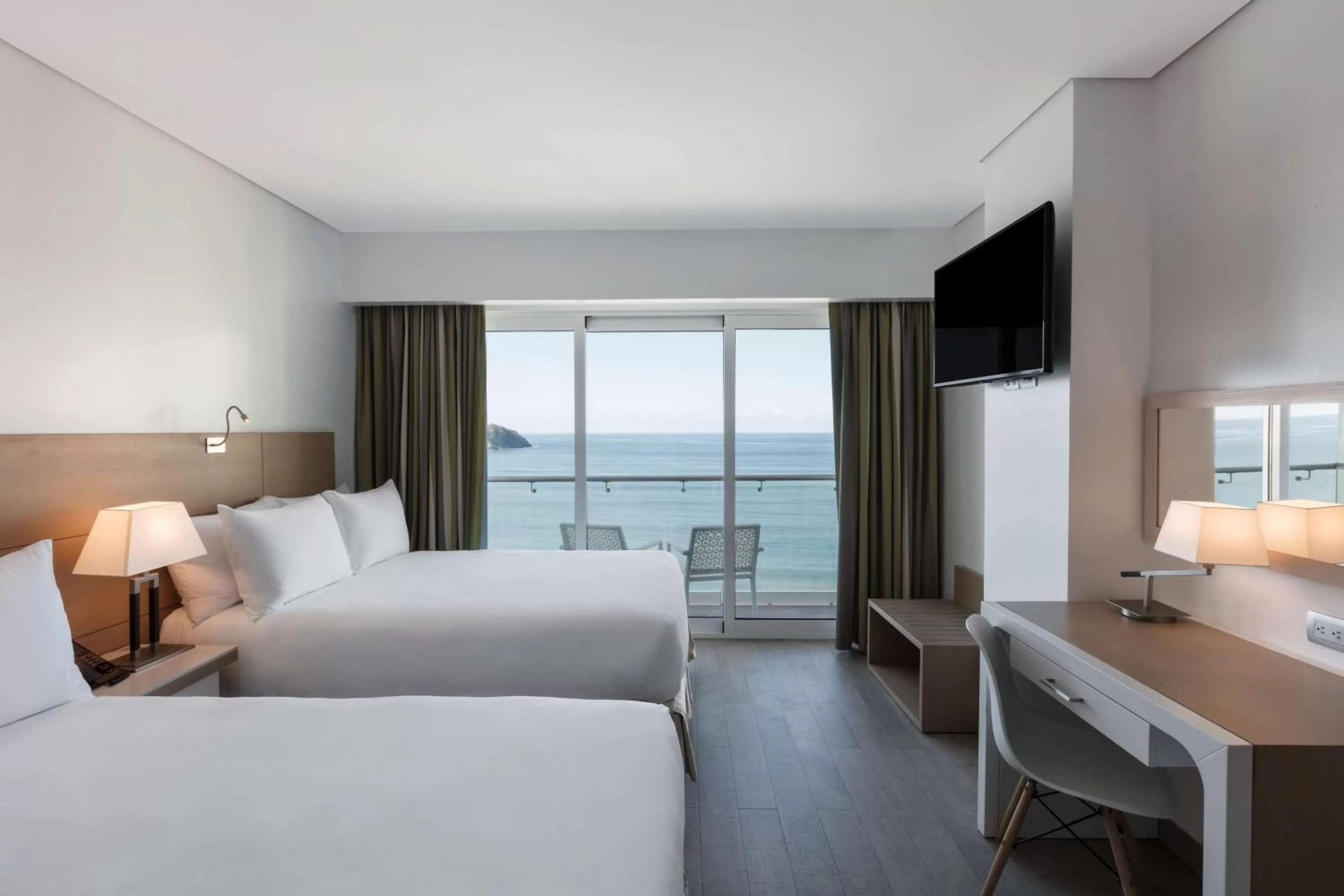 Bedroom, Bed in DoubleTree by Hilton Mazatlan, SIN