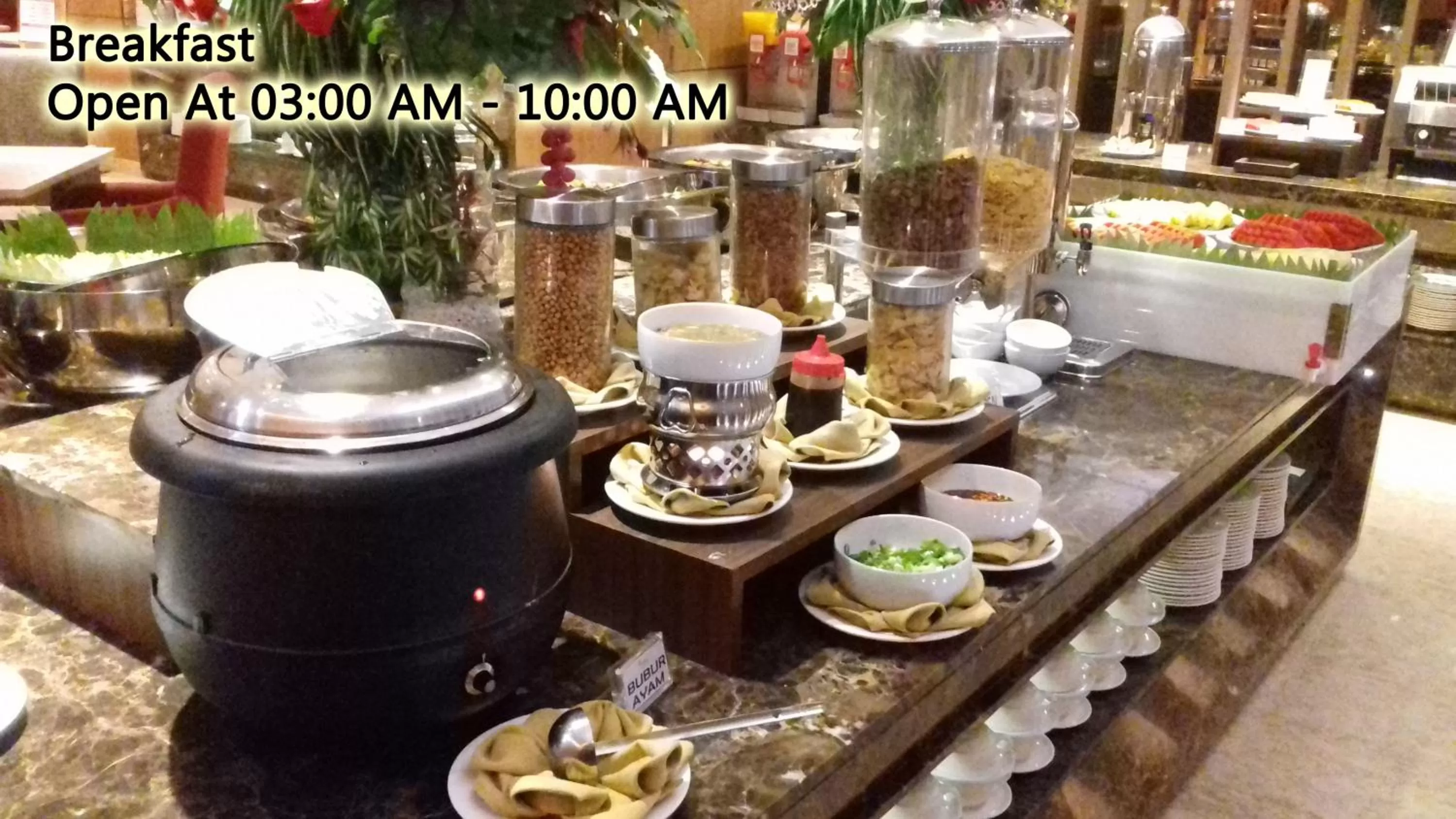 Restaurant/places to eat in Orchardz Hotel Bandara