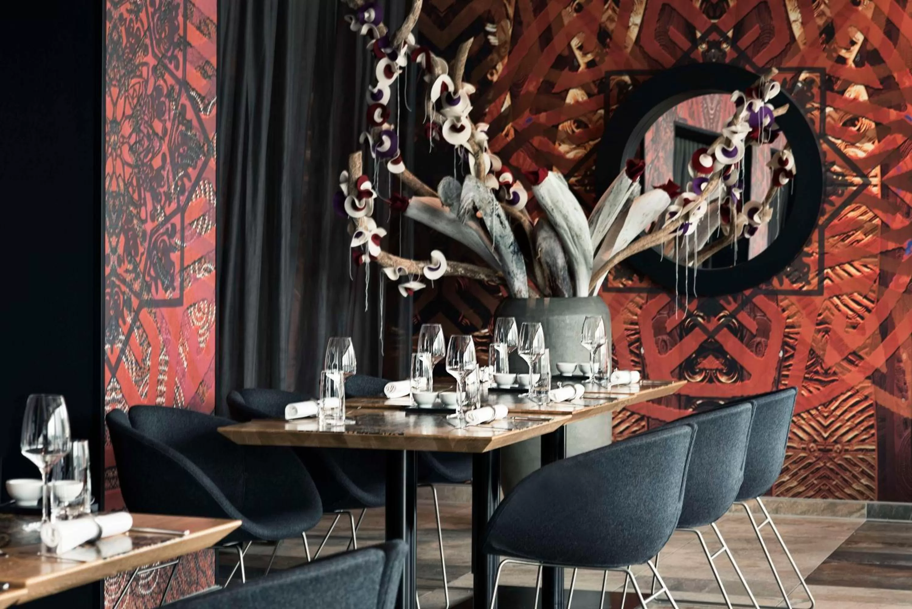 Restaurant/Places to Eat in Mainport Design Hotel