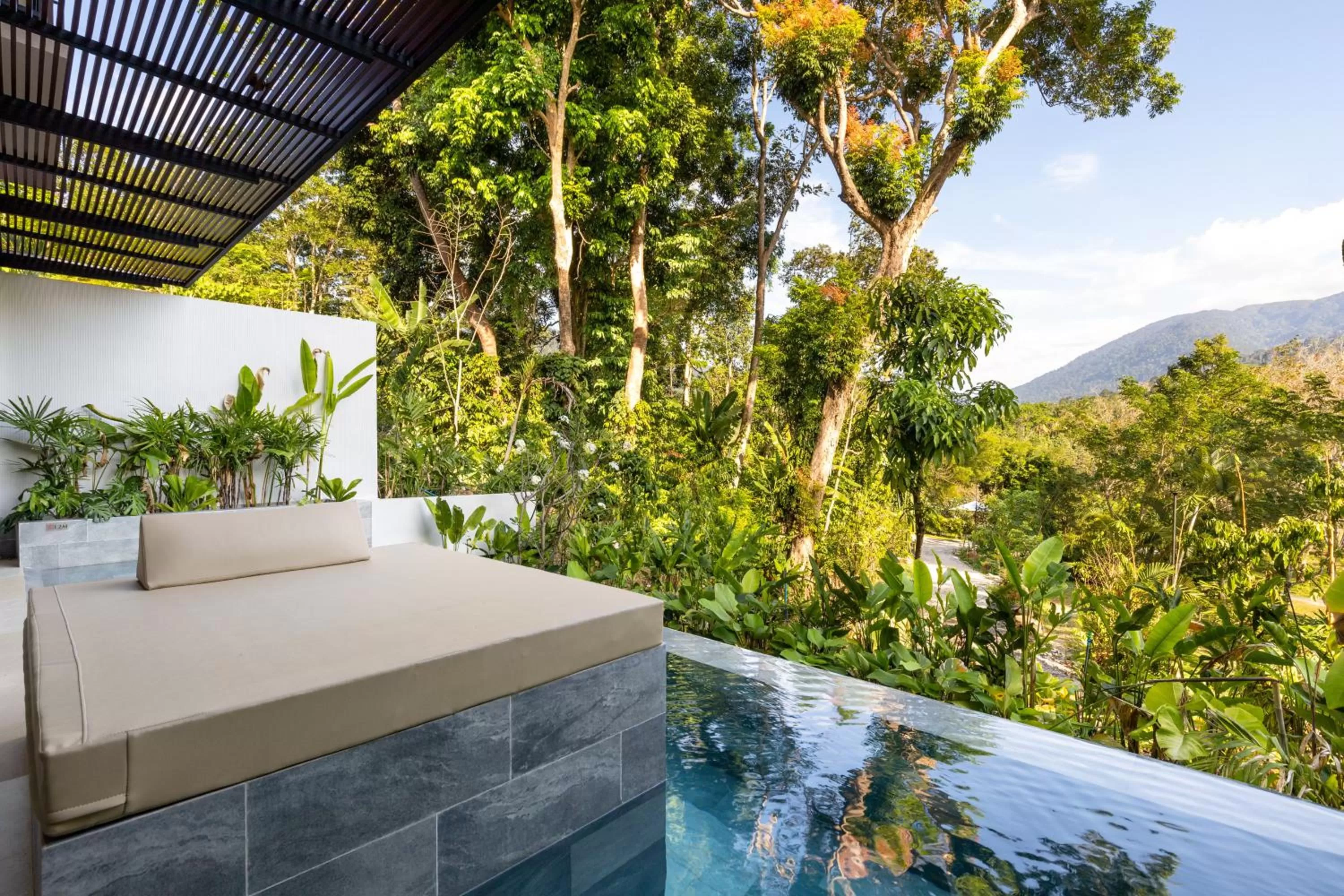 Swimming pool in Kachonghills Tented Resort Trang