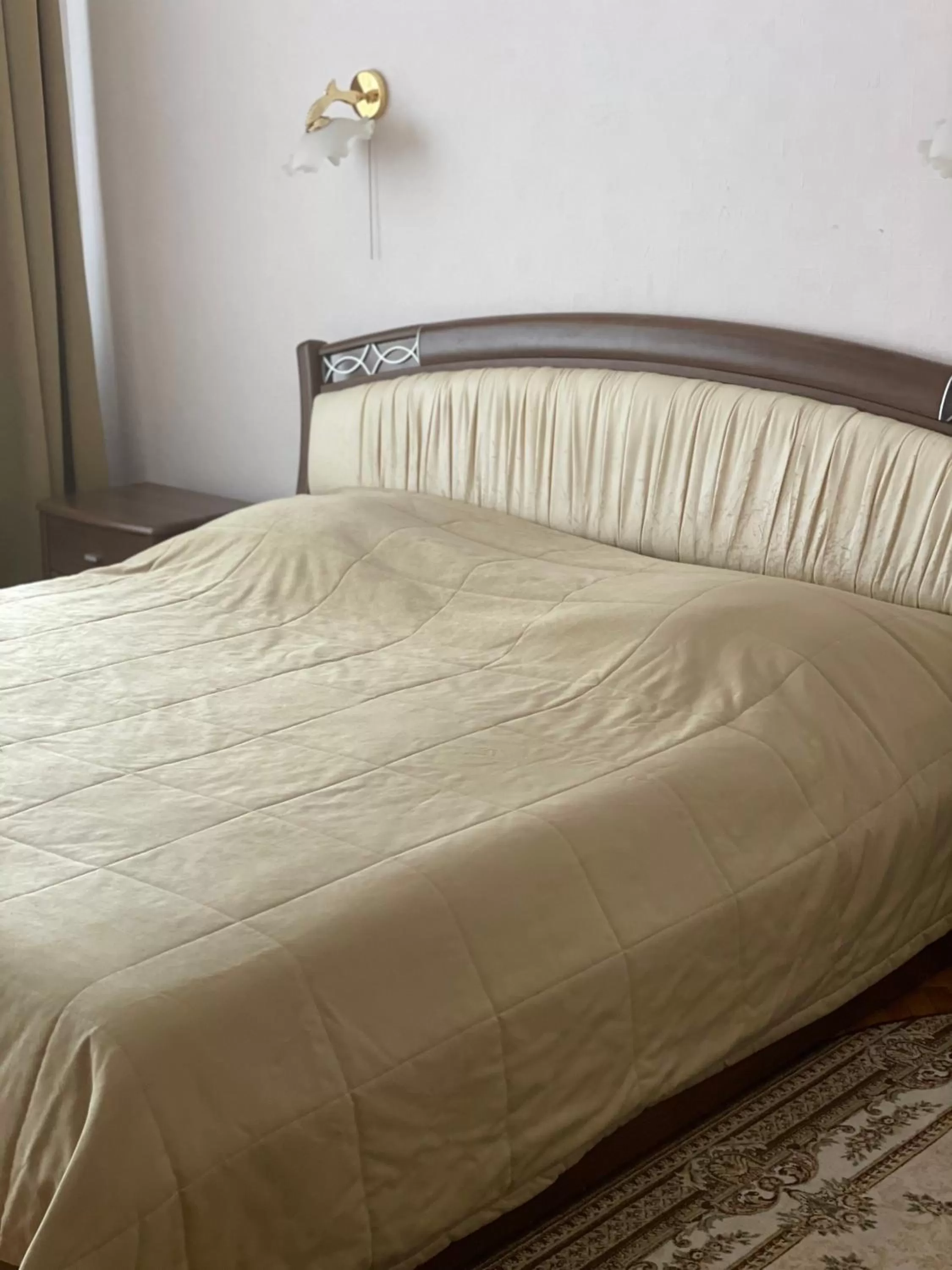 Bed in Hotel Prydesnyansky