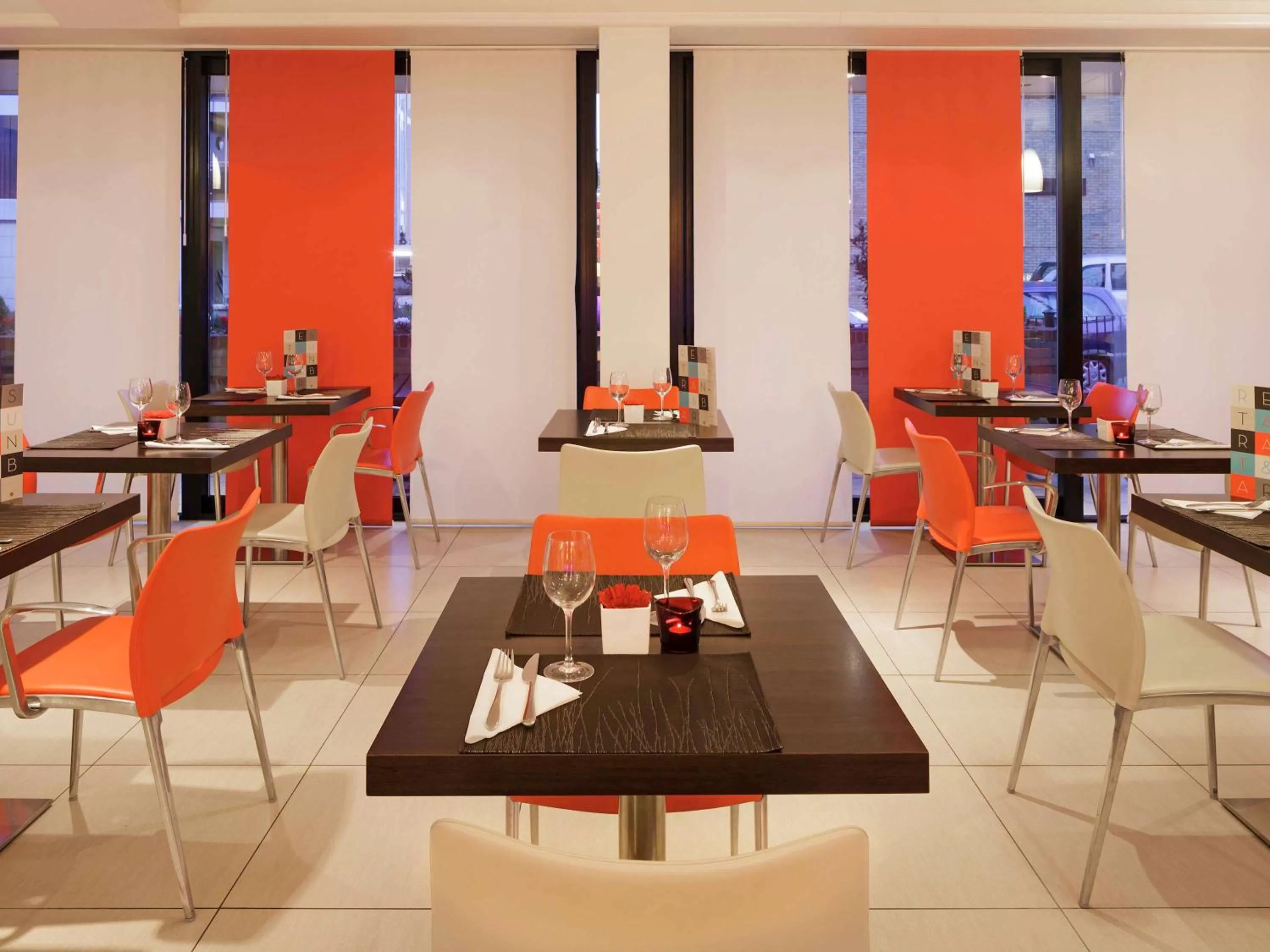 Restaurant/places to eat in ibis London Docklands Canary Wharf