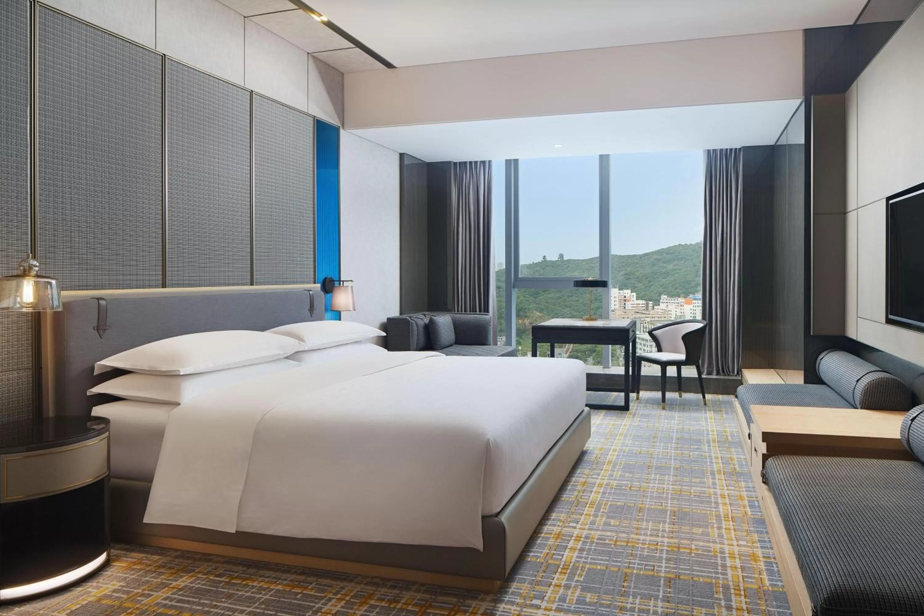 Photo of the whole room, Bed in Sheraton Shenzhen Nanshan