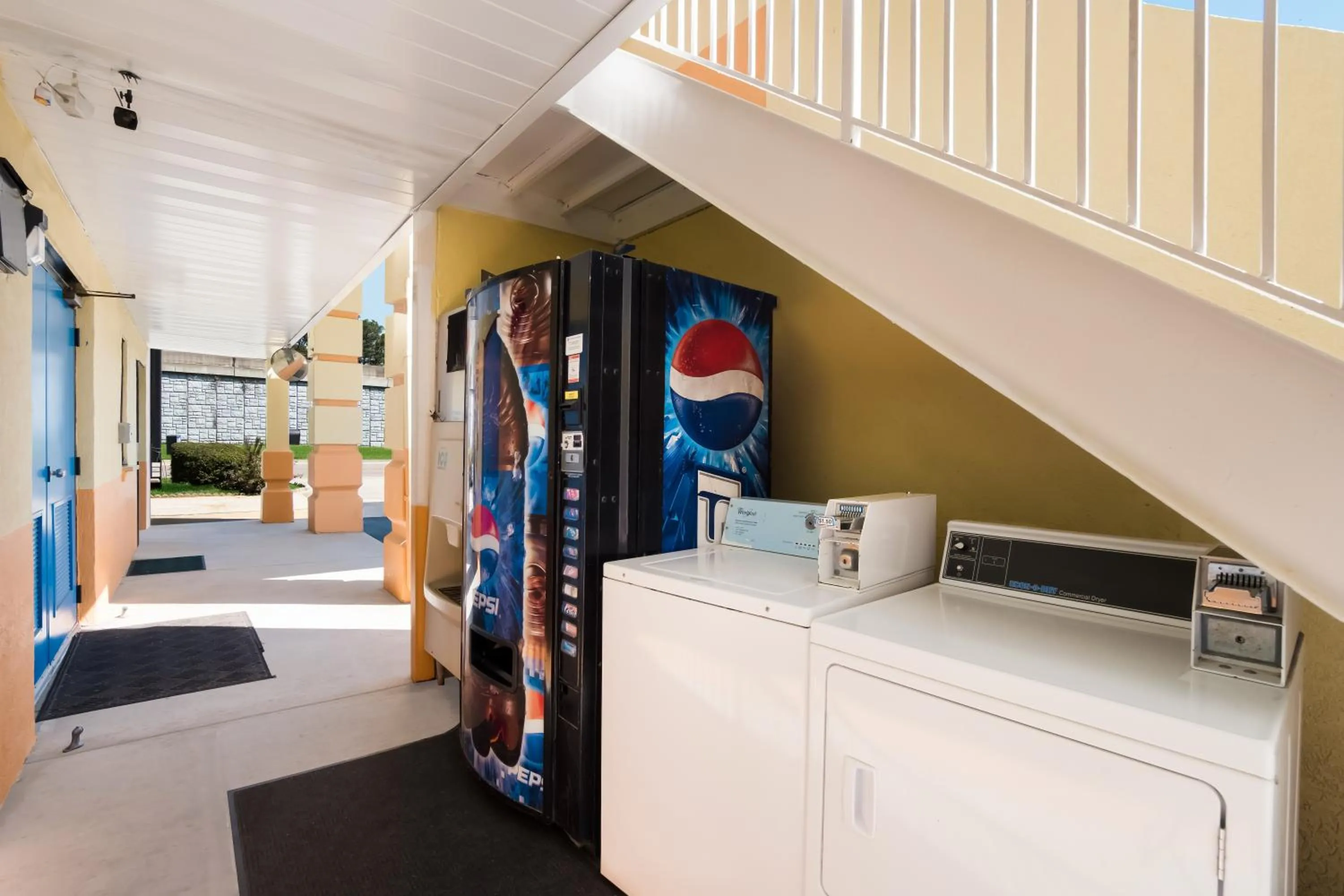 washing machine in Rodeway Inn Augusta West - Fort Gordon