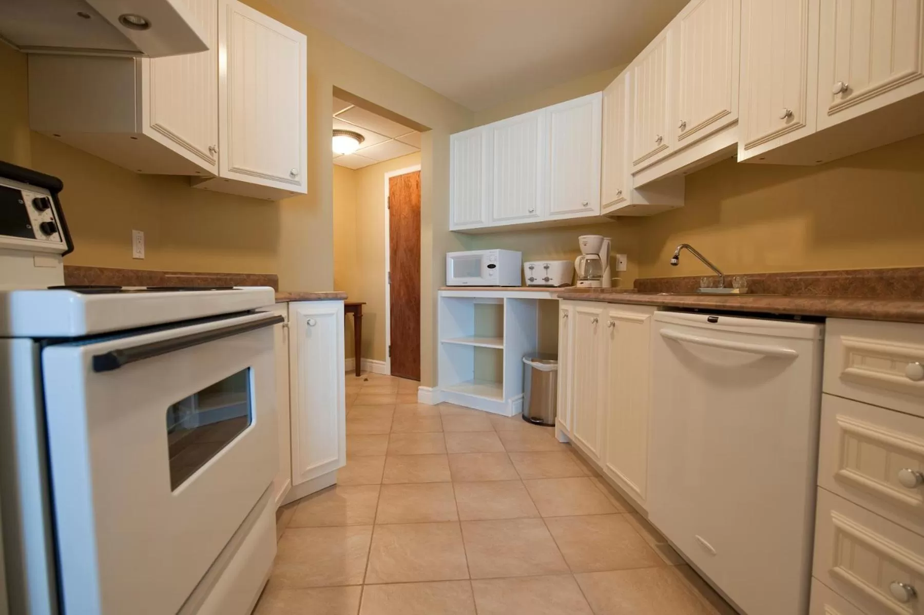 Kitchen or kitchenette in Hôtel l'Empress