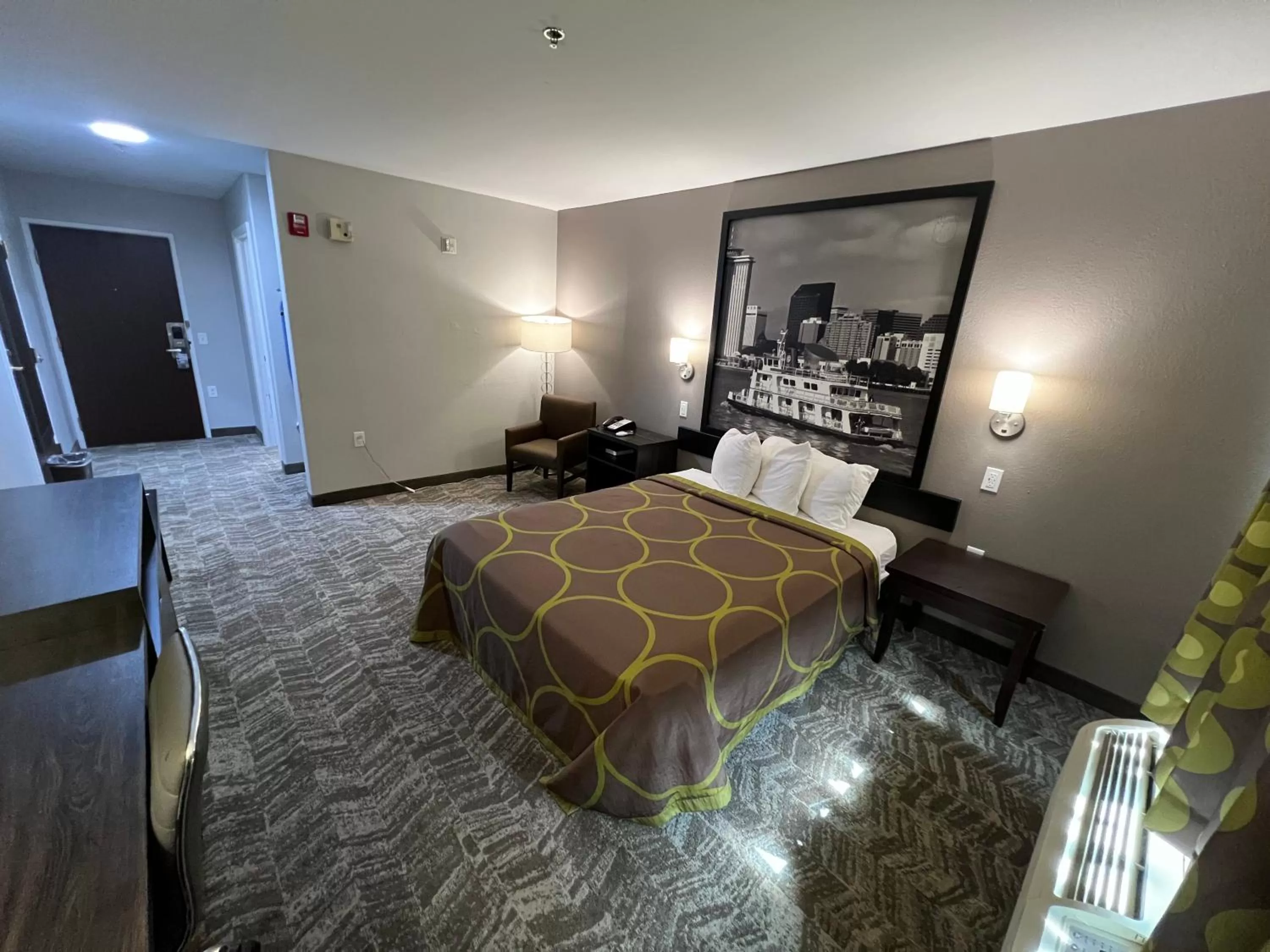 Photo of the whole room, Bed in Super 8 by Wyndham Lake Charles/Sulphur