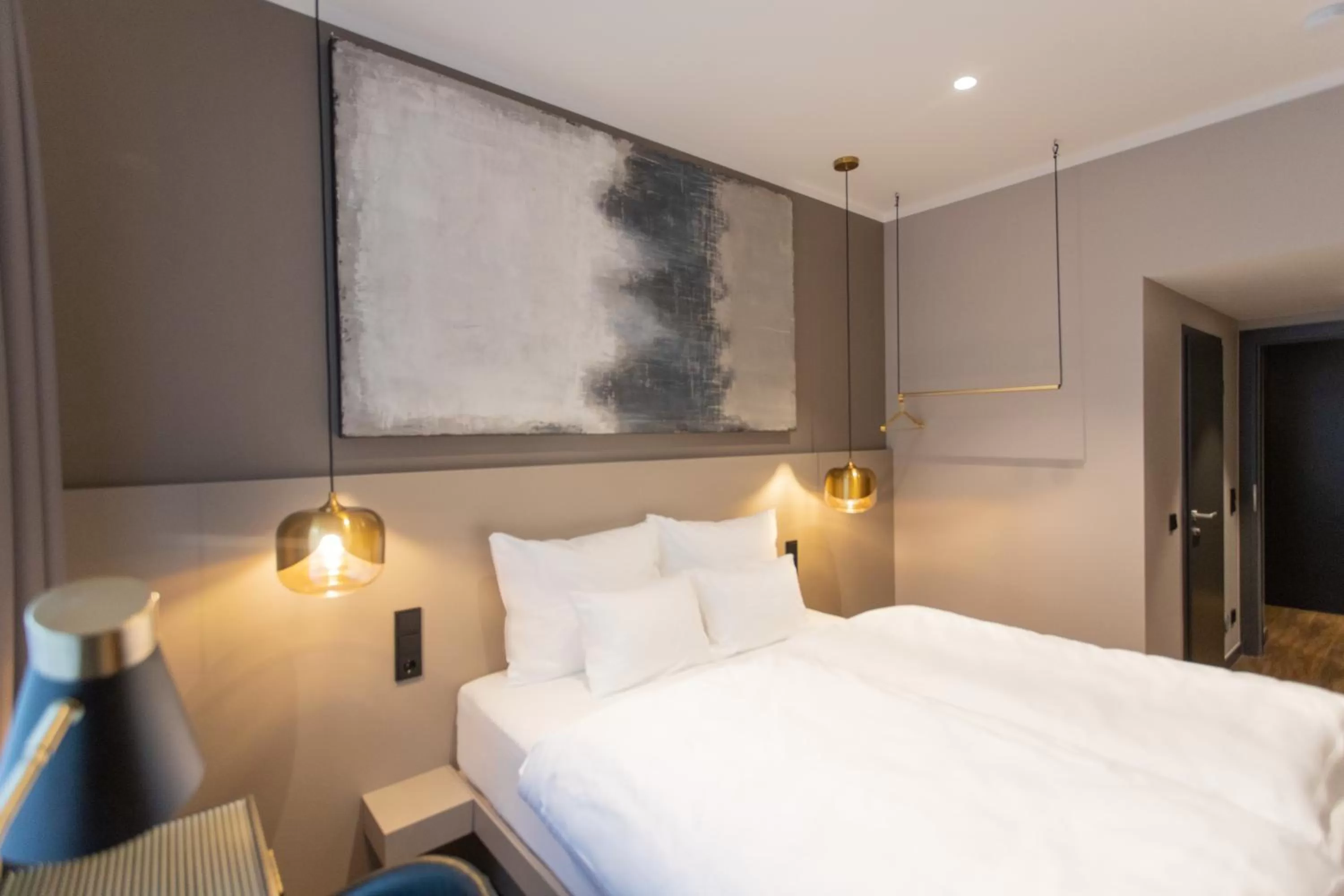 Photo of the whole room, Bed in Munich Rooms Hotel