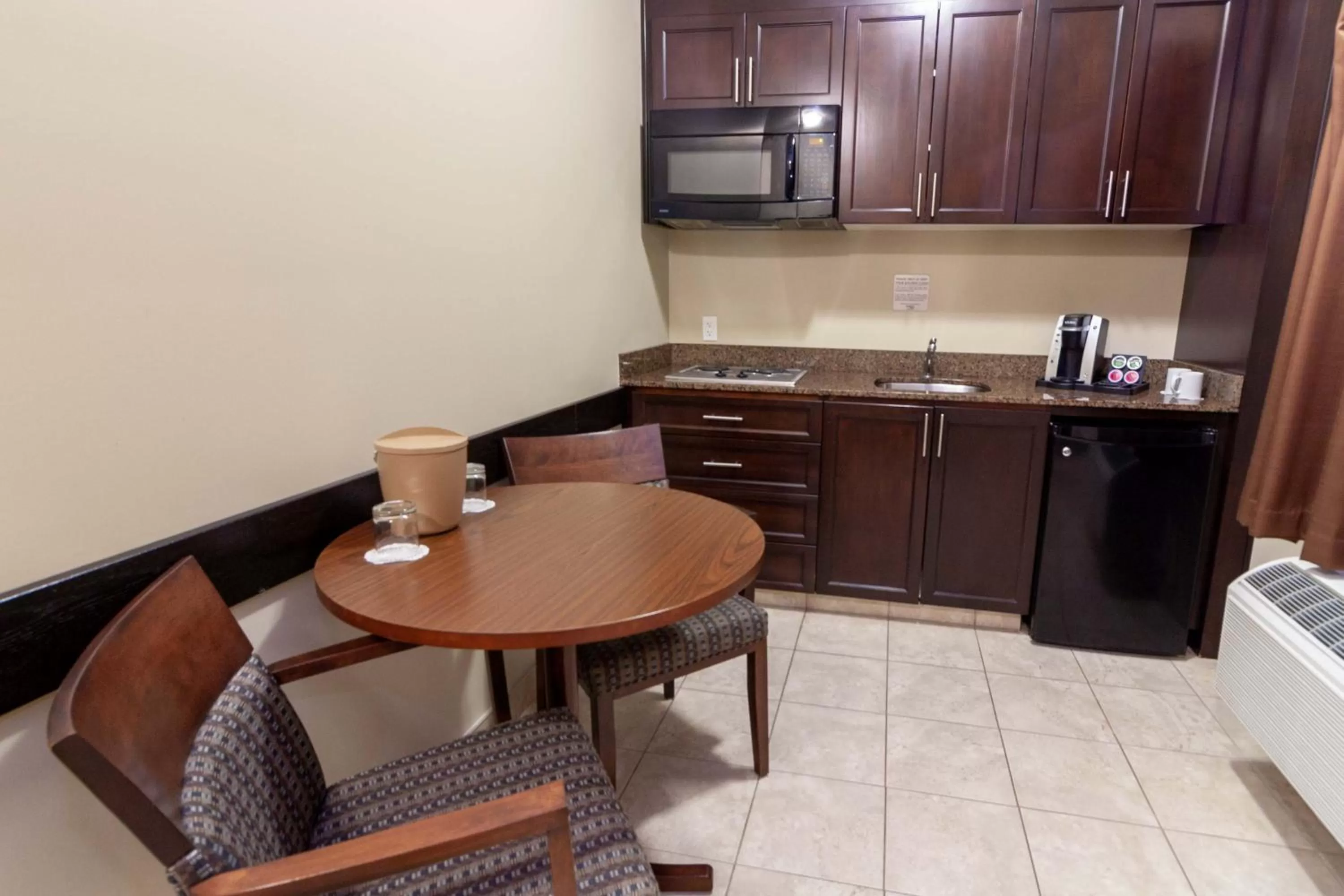 Kitchen or kitchenette in BCMInns - Lac La Biche