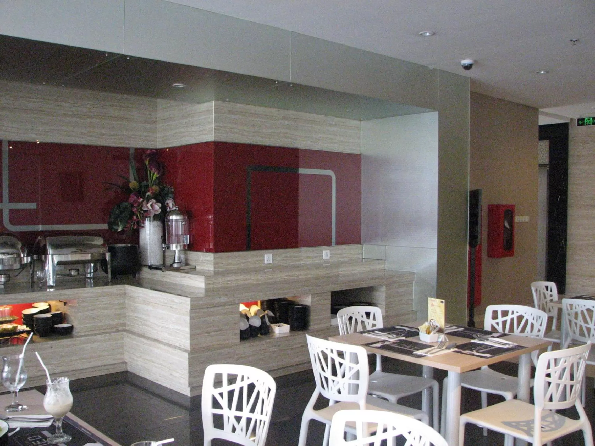Restaurant/places to eat in favehotel Tanah Abang - Cideng