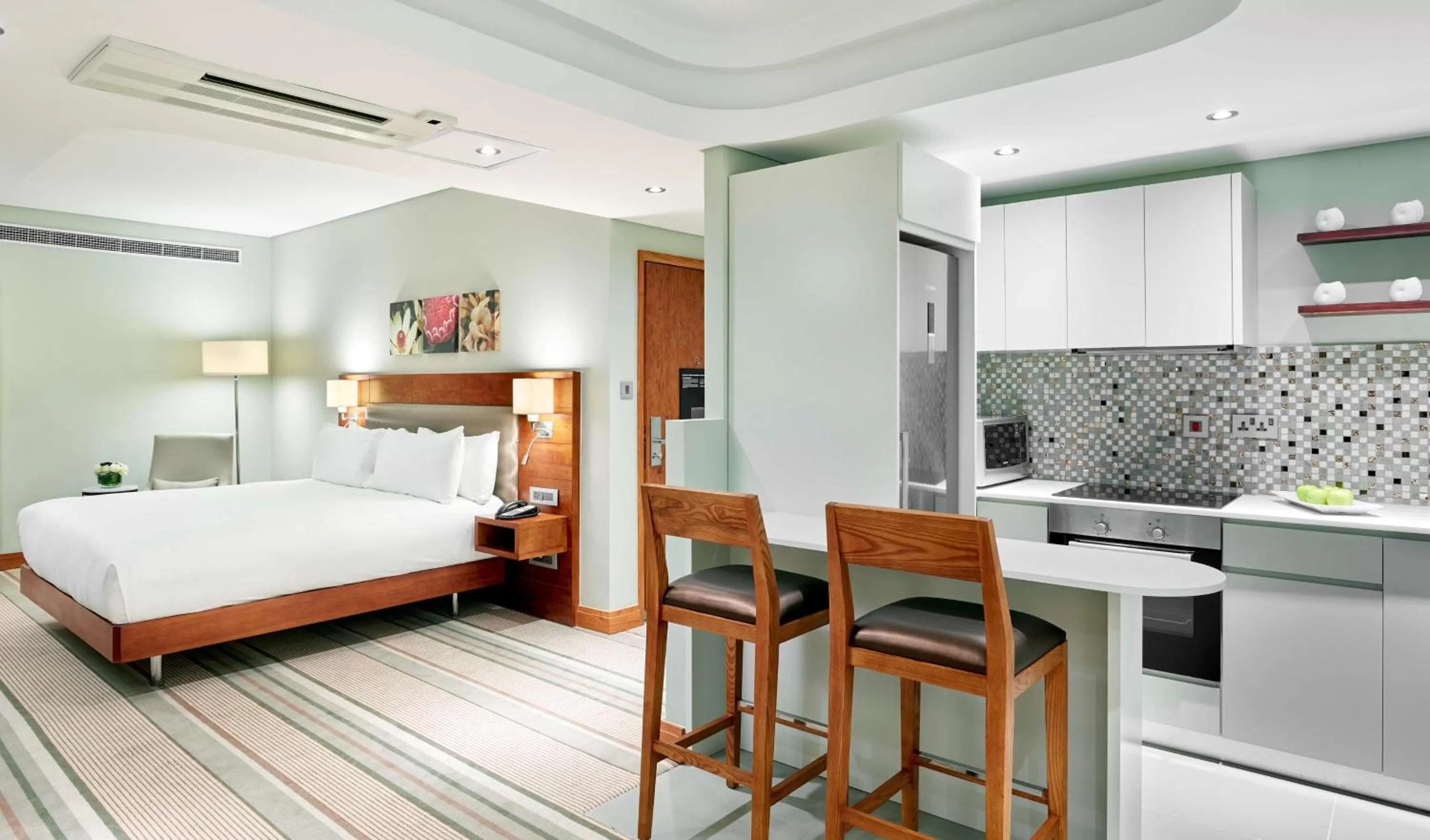 Kitchen or kitchenette in Hilton Garden Inn Society Business Park