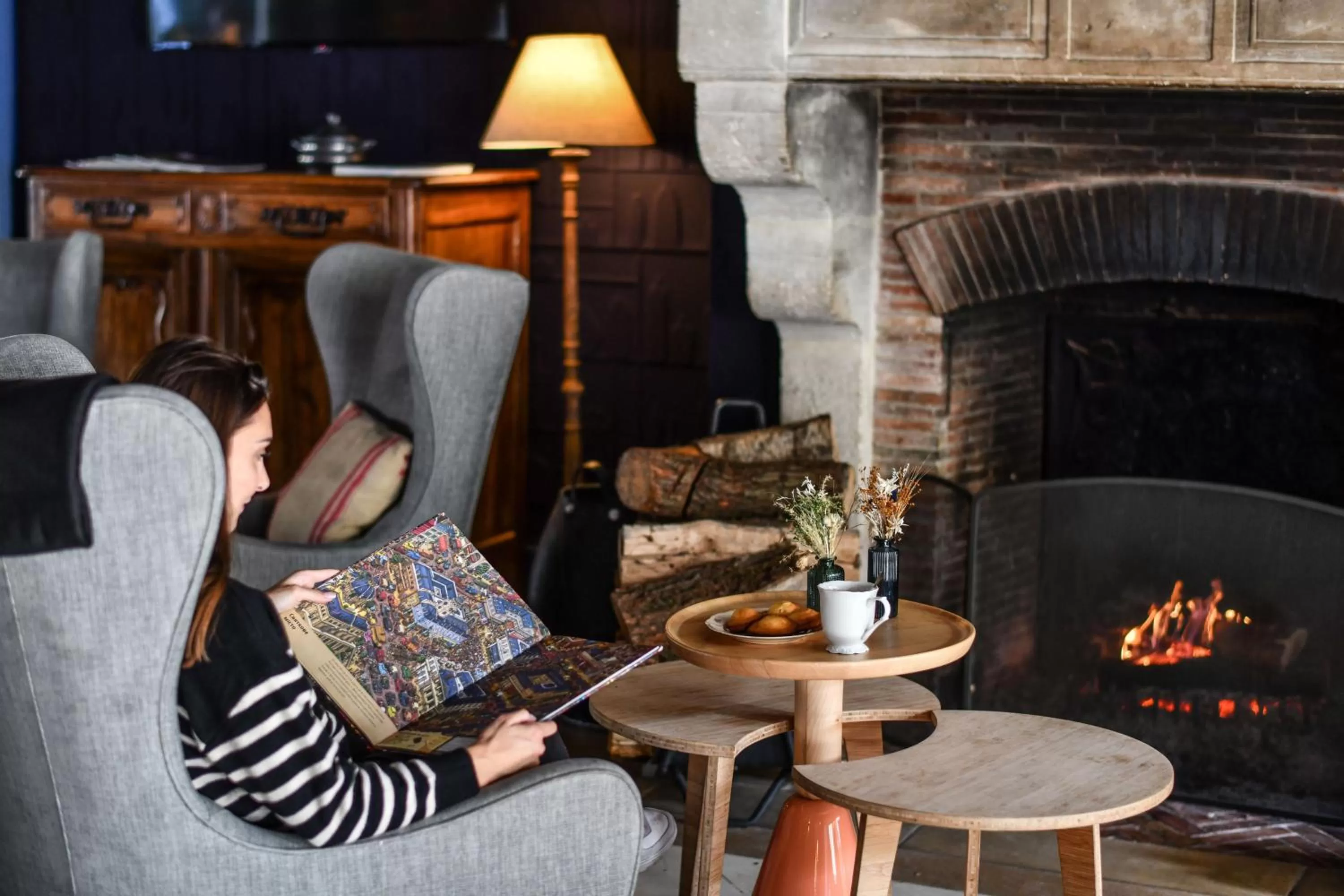 flat iron, Seating Area in Mercure Château de Fontainebleau
