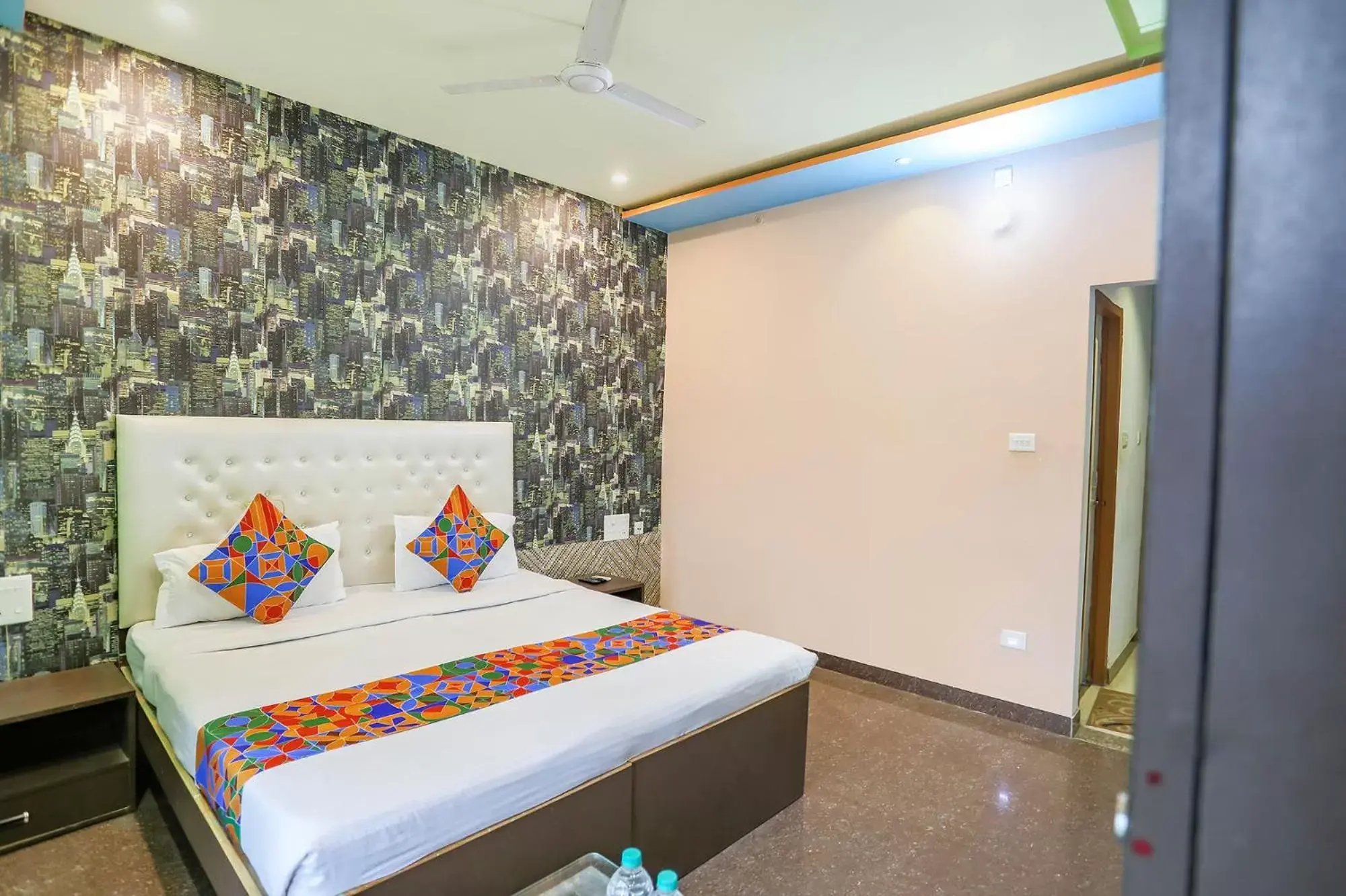 Suite - single occupancy in FabHotel Kriti Green - Hanuman Mandir, Lathia Suite - single occupancy in FabHotel Kriti Green - Hanuman Mandir, Lathia