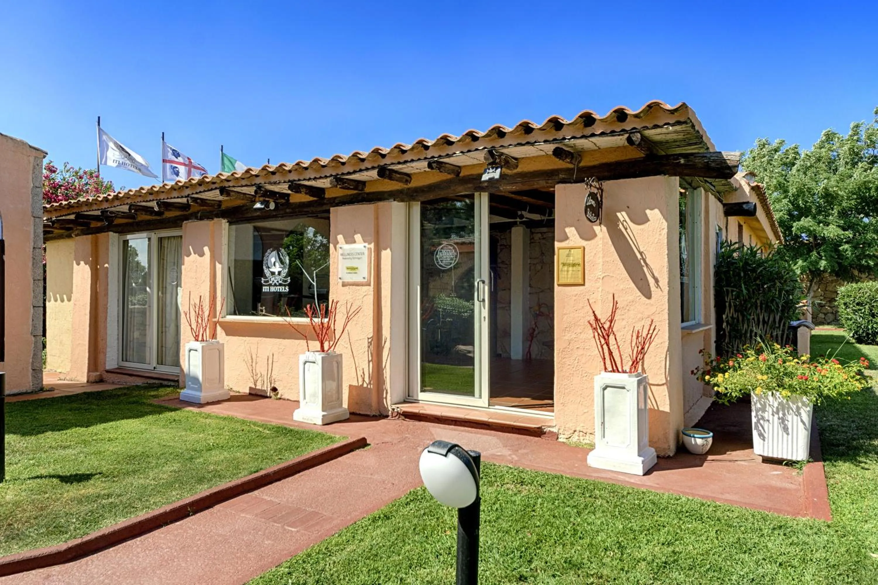 Property building in Colonna Country Club