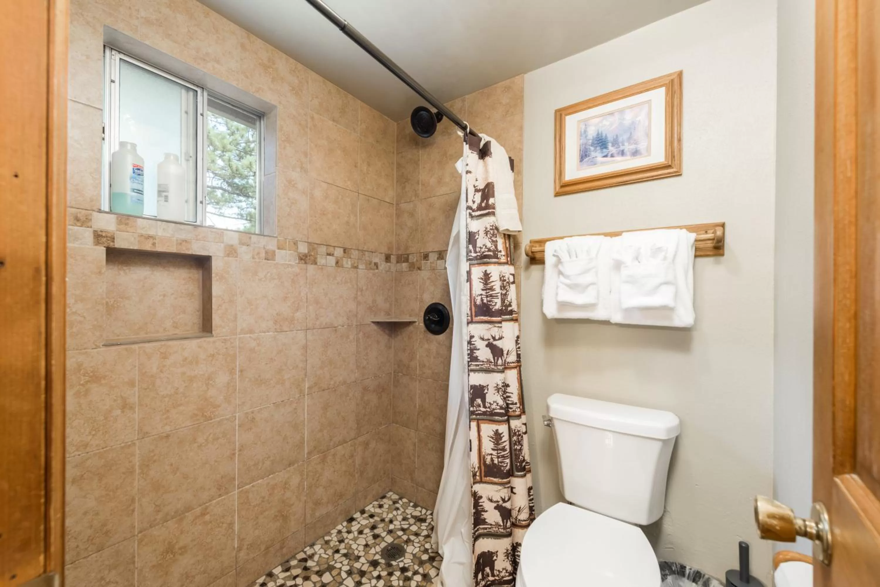 4 Seasons Inn on Fall River