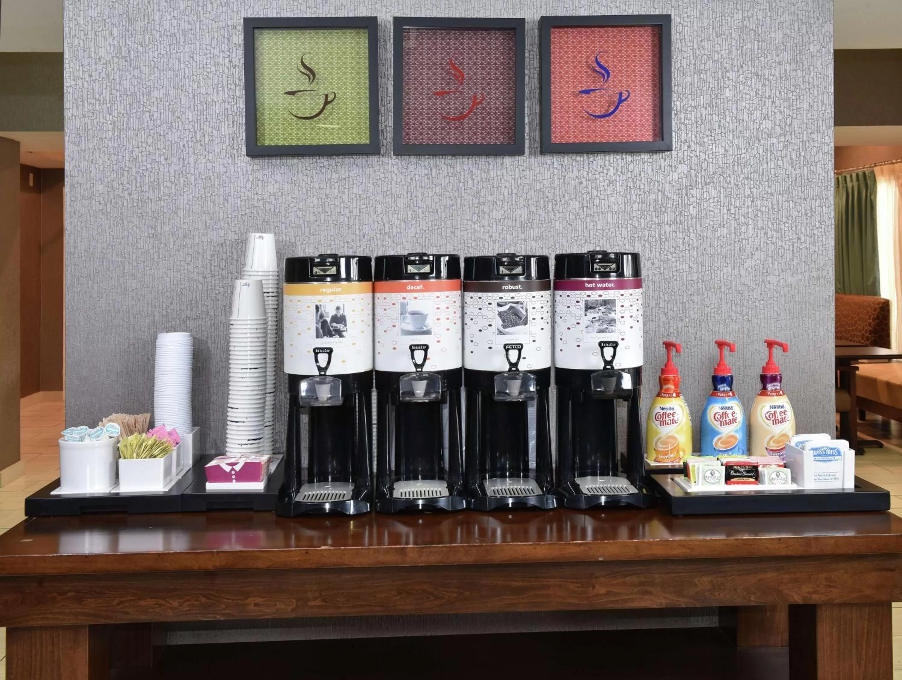 Dining area in Hampton Inn Madison