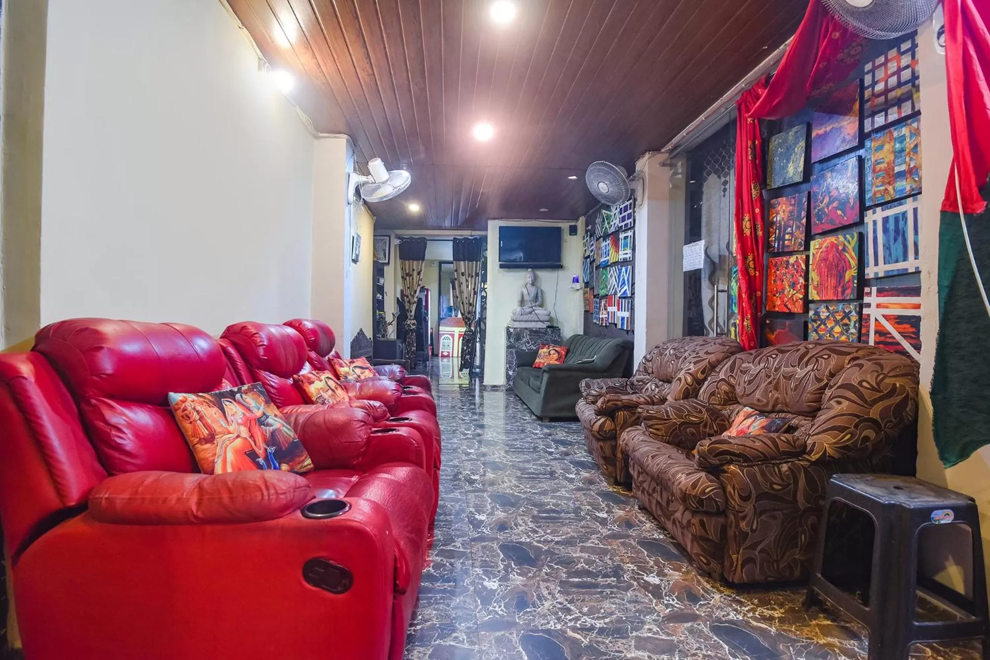 Seating area in FabExpress Corinthia Boutique Rooms - Nr Candolim Beach