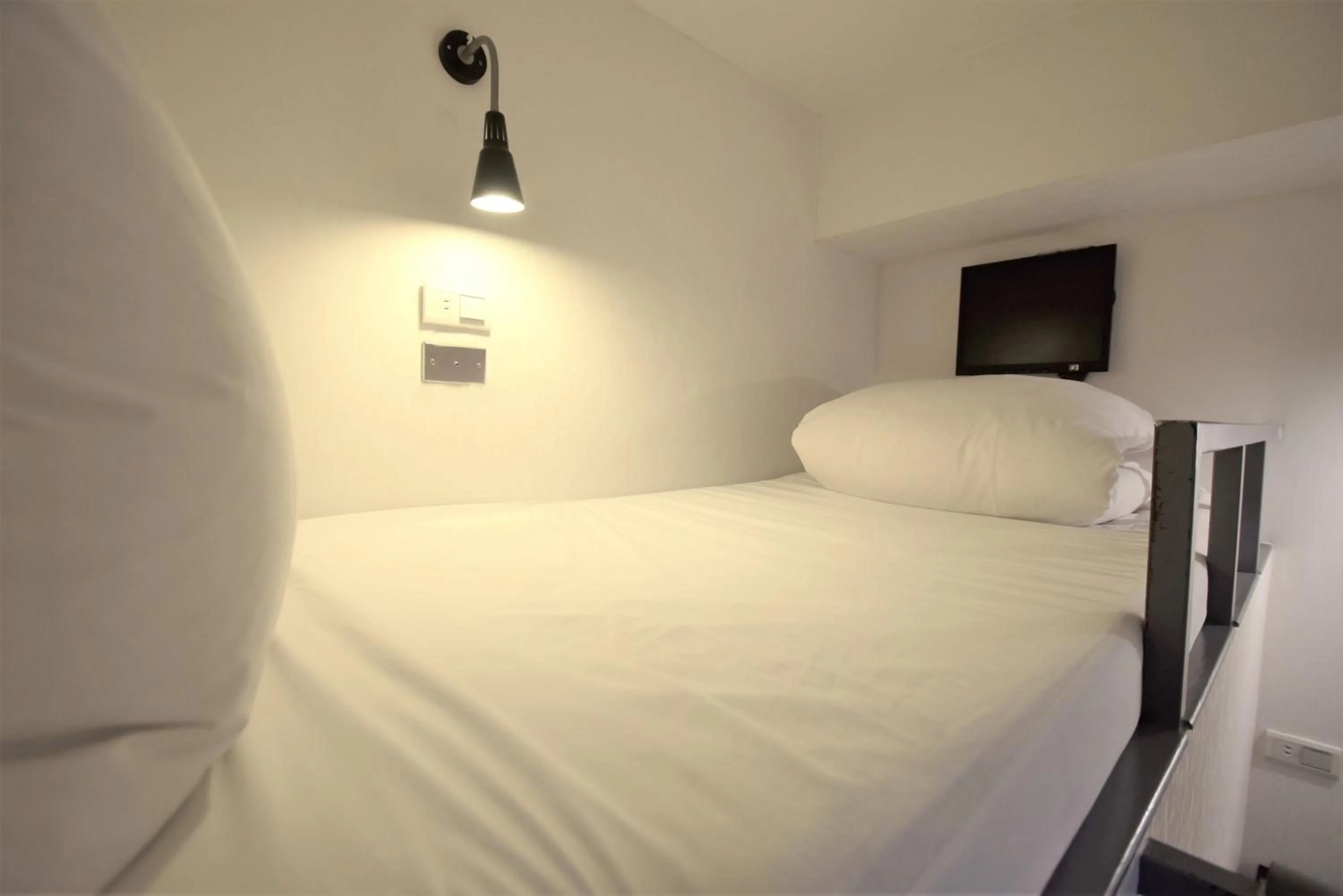 Single Room with Shared Bathroom (Upper Deck) in Inn Cube Taipei Main Station