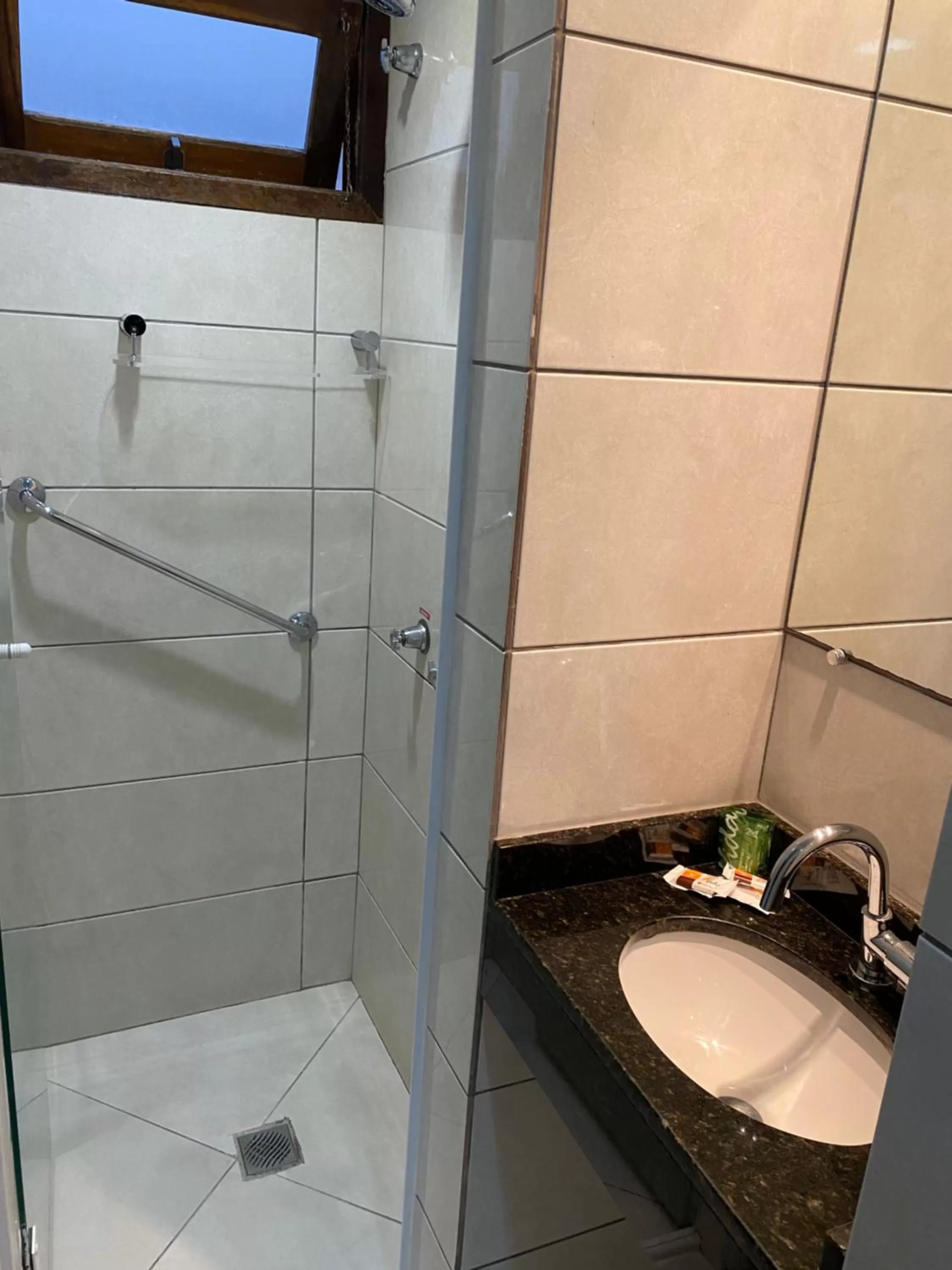 Bathroom in Hotel Sol By MRHotelaria