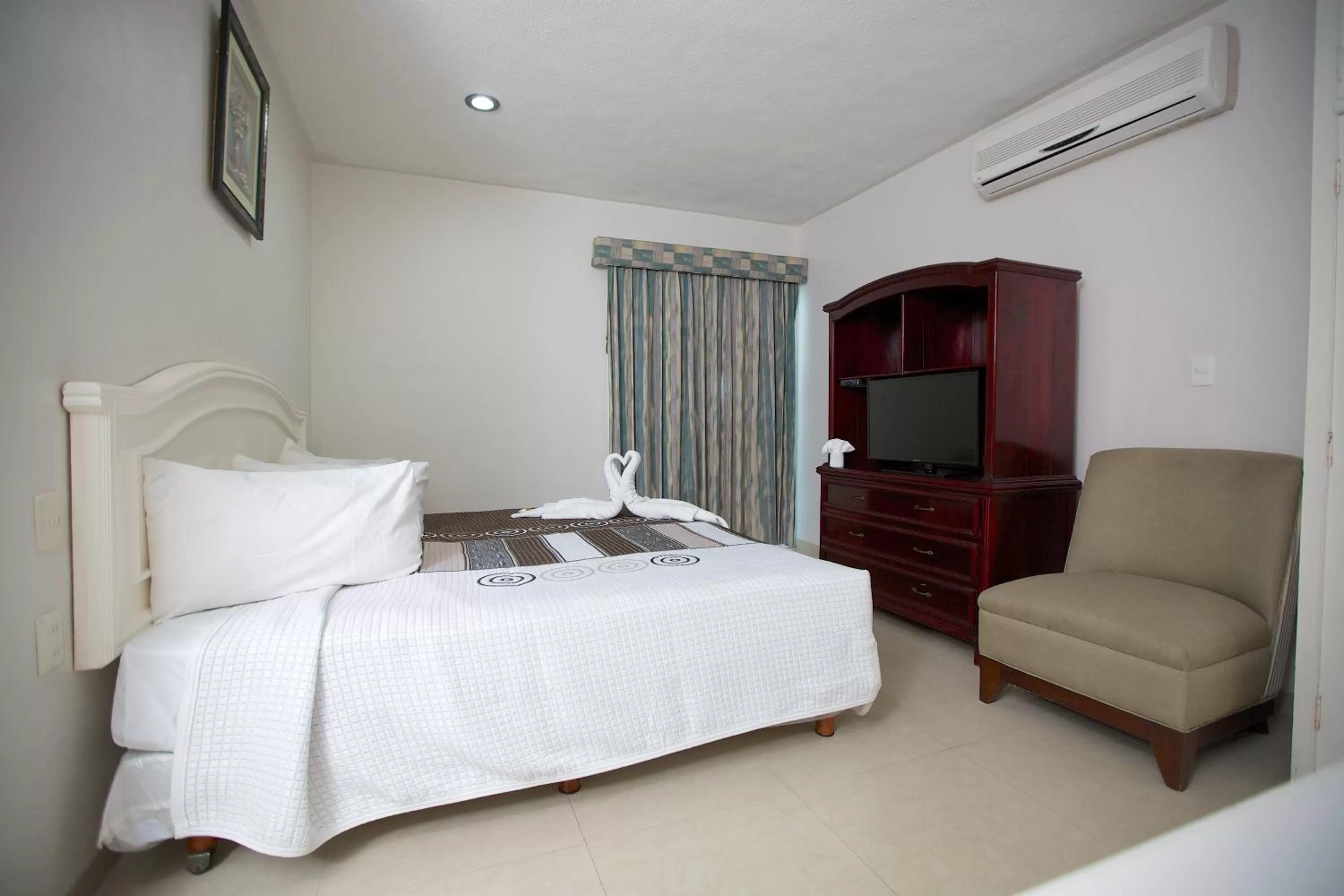 Property building, Bed in Hotel Principe