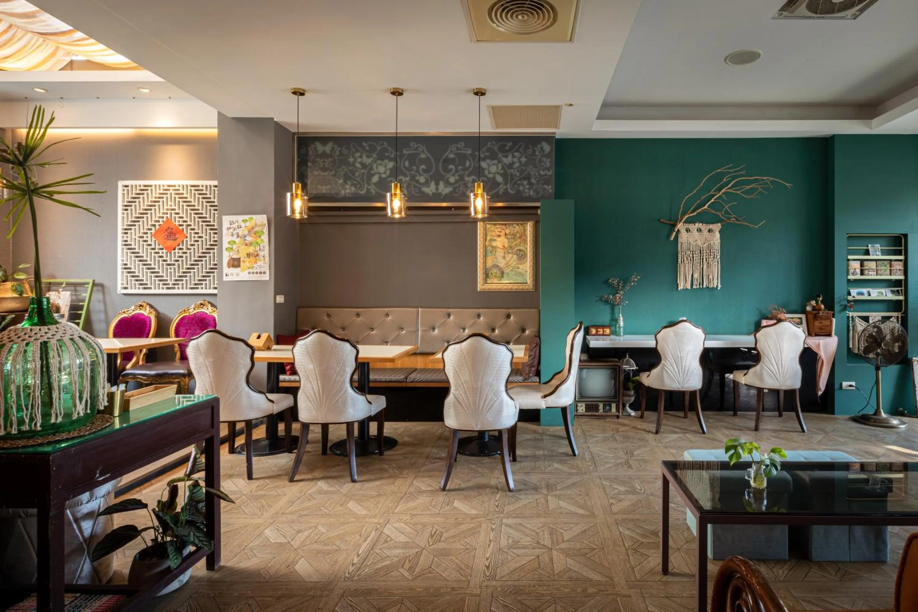 Restaurant/places to eat in Queen Love Homestay