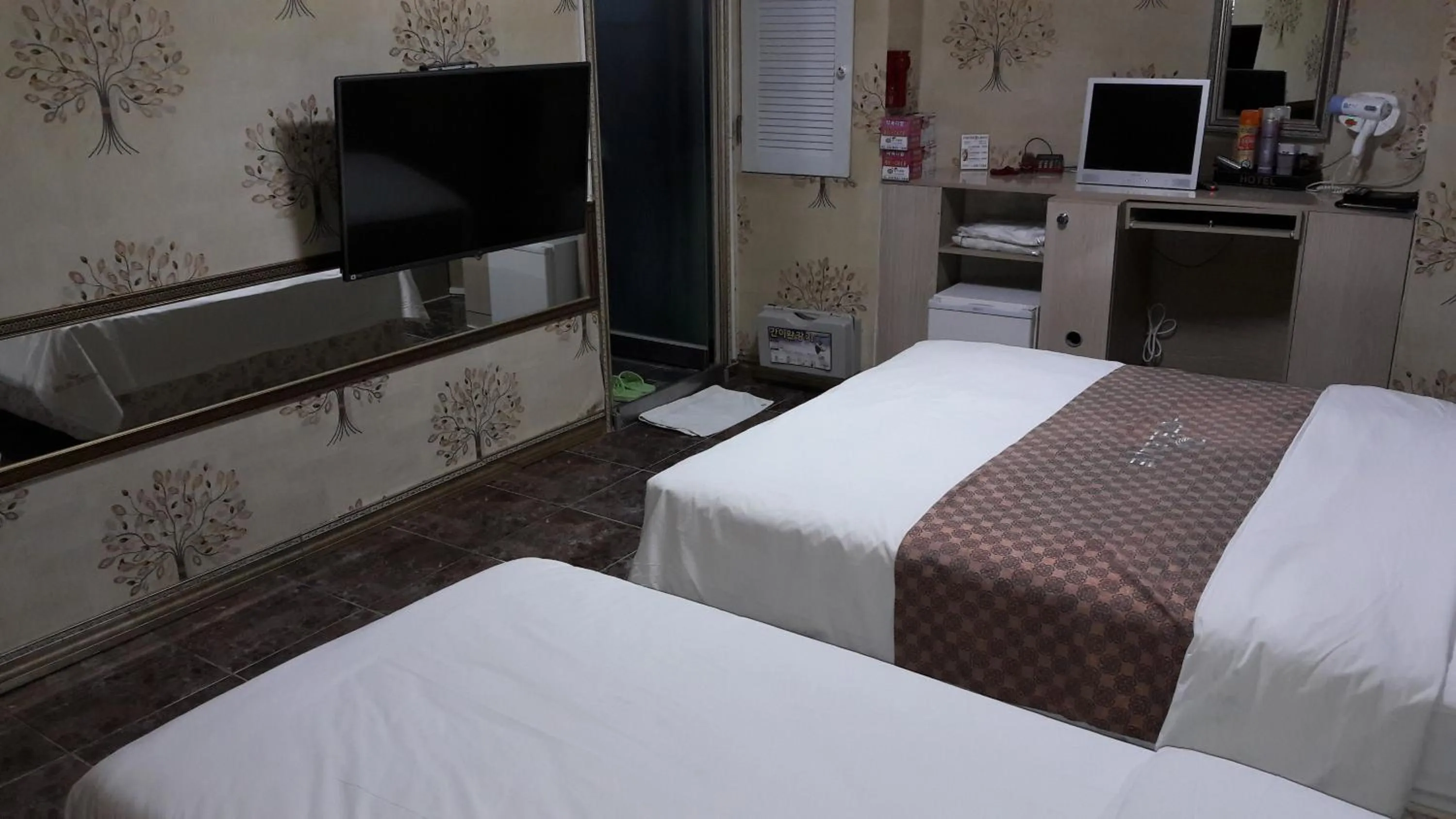 TV and multimedia, Bed in Songdo Blue Hotel
