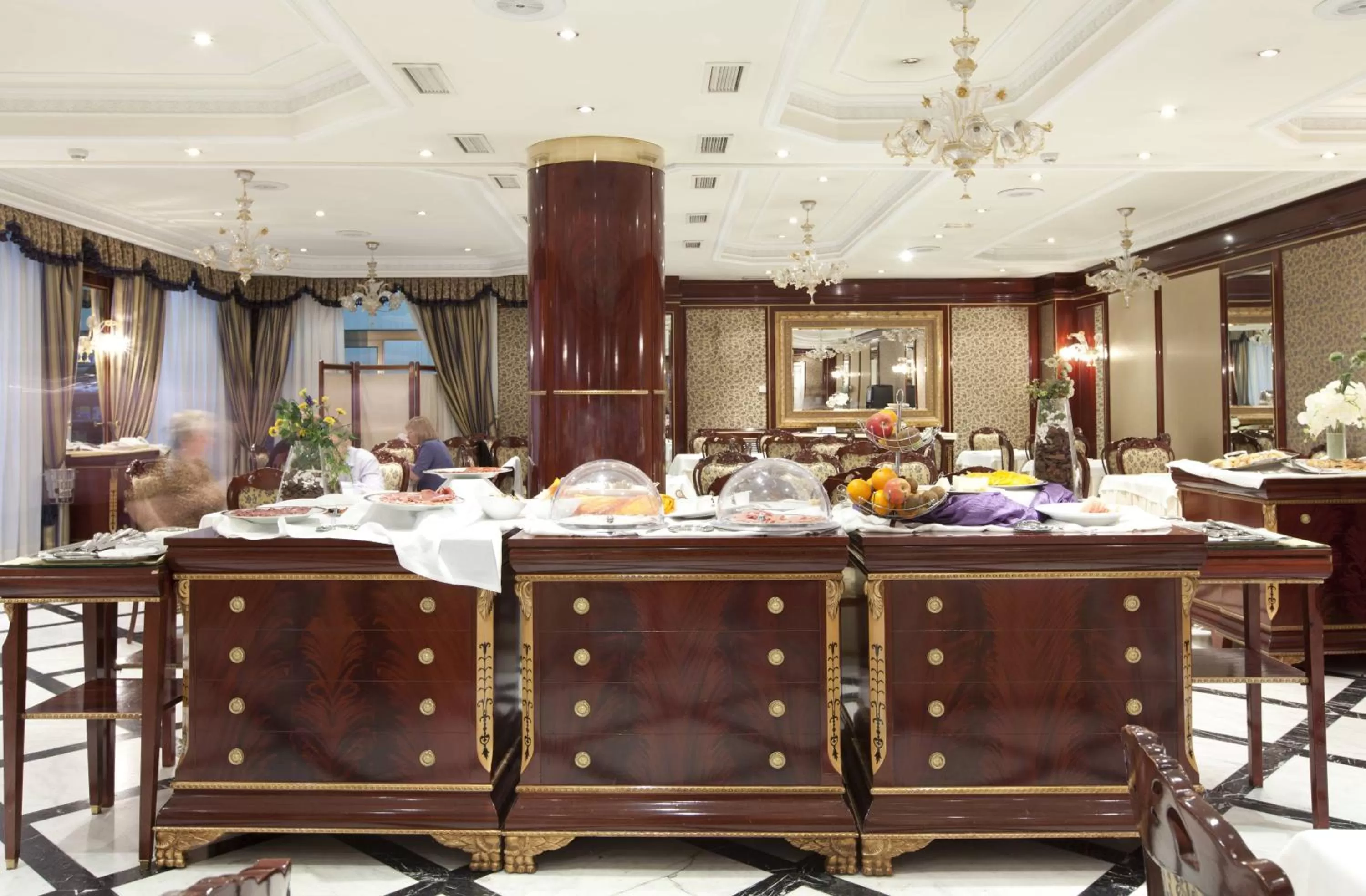 Restaurant/places to eat in Hotel Alameda Palace