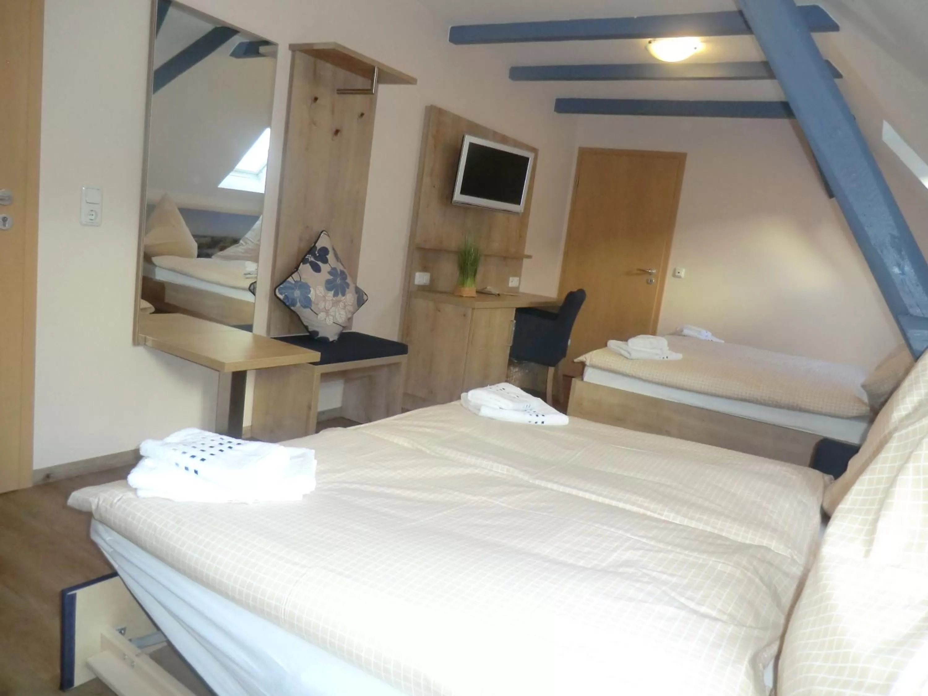 Photo of the whole room, Bed in Hotel Pension Am Hafen