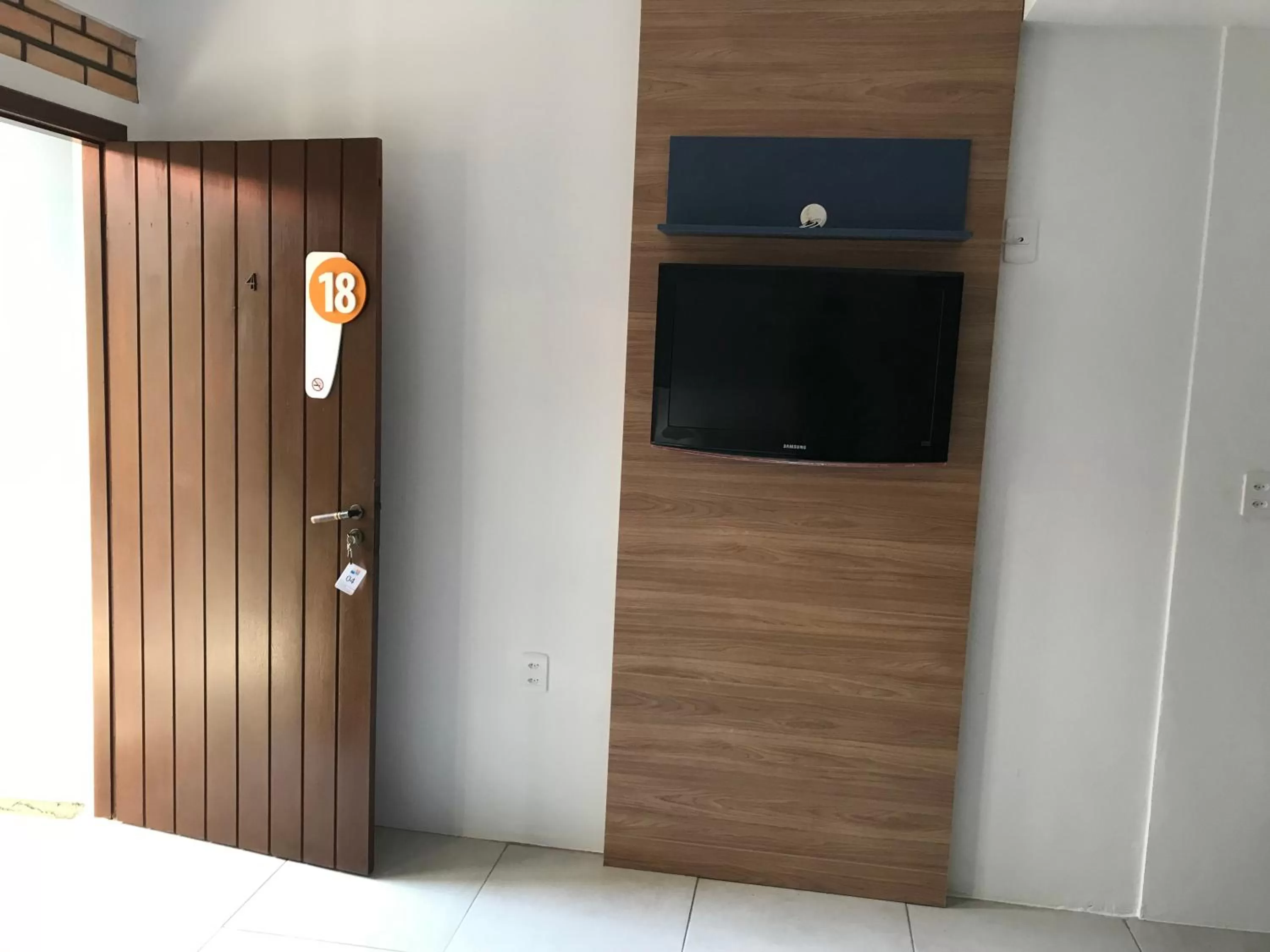 TV/Entertainment Center in Beach House Floripa - Sunset