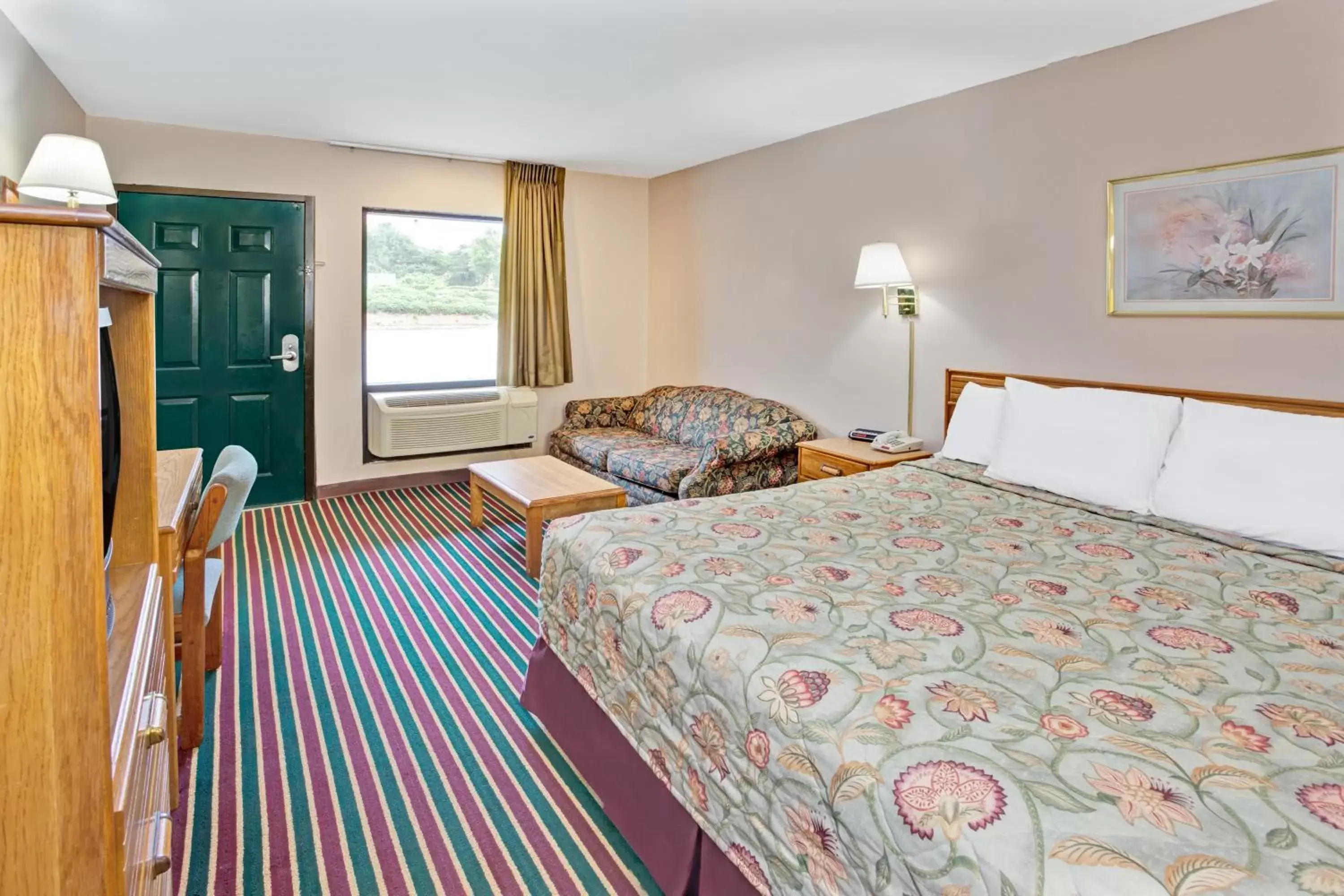 King Room - Disability Access/Smoking in Super 8 by Wyndham Marietta/West/Atl Area King Room - Disability Access/Smoking in Super 8 by Wyndham Marietta/West/Atl Area