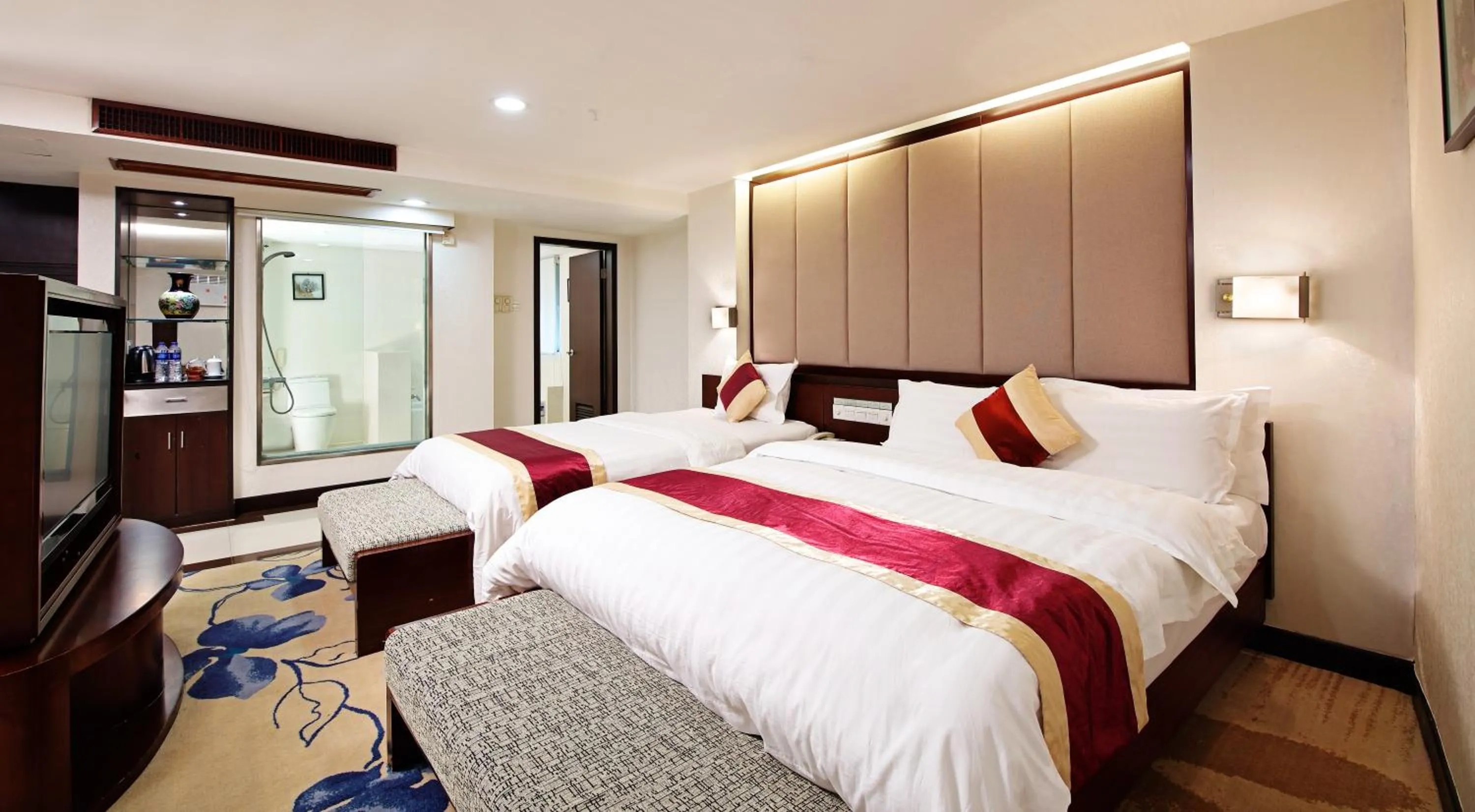 Photo of the whole room in New World Hotel